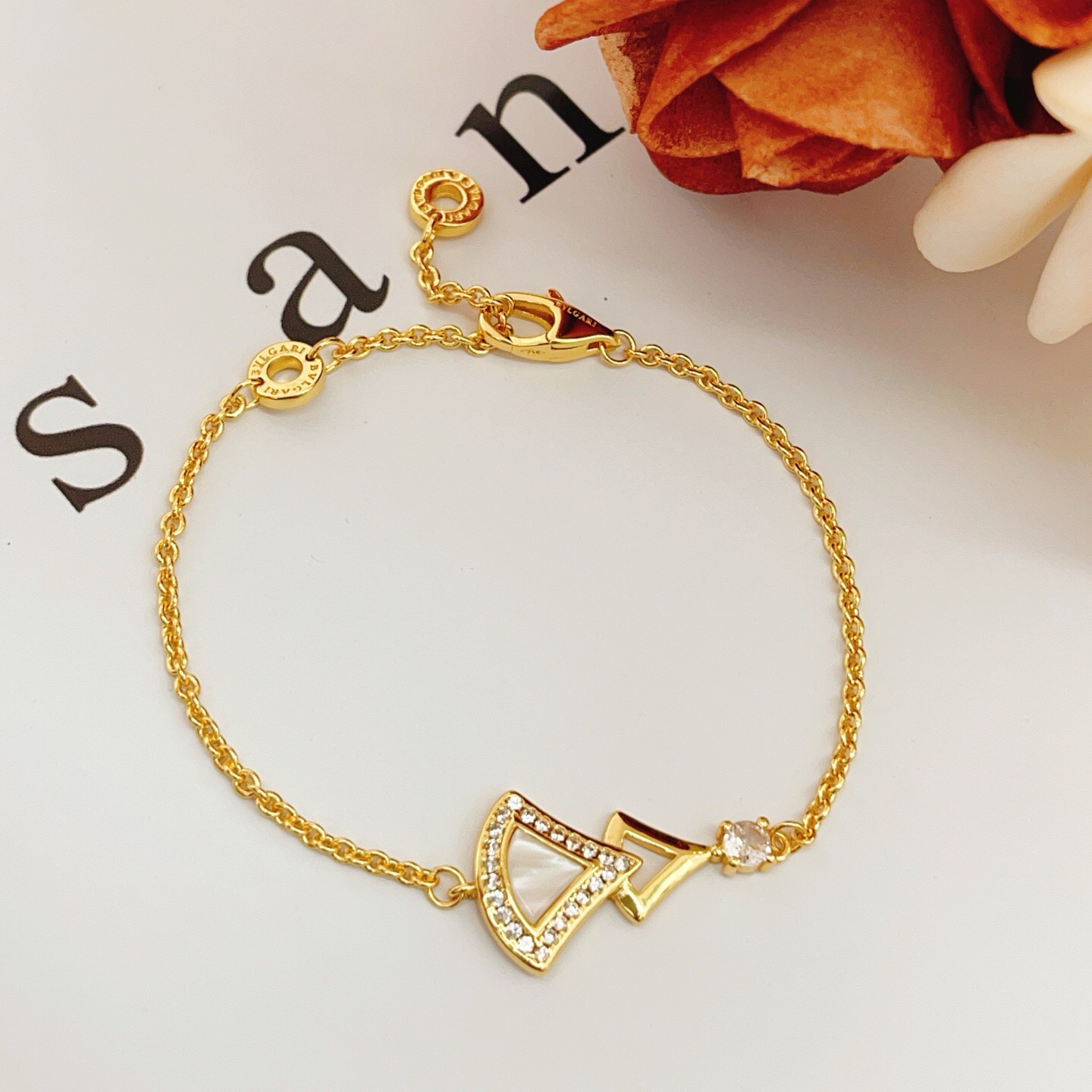 Bvlgari Divas Dream bracelet Yellow gold with white mother-of-pearl and clear diamond accents 17-19cm adjustable