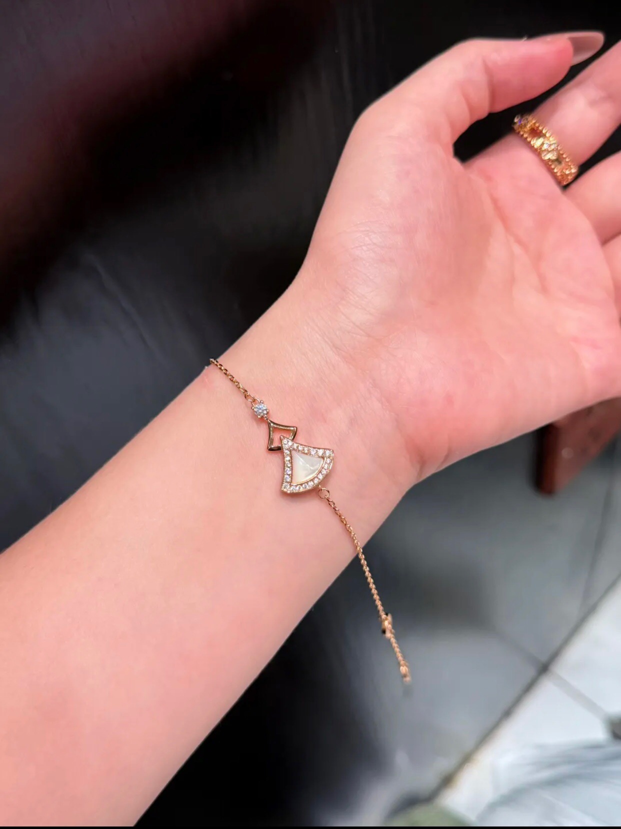 Bvlgari Divas Dream bracelet Yellow gold with white mother-of-pearl and clear diamond accents 17-19cm adjustable