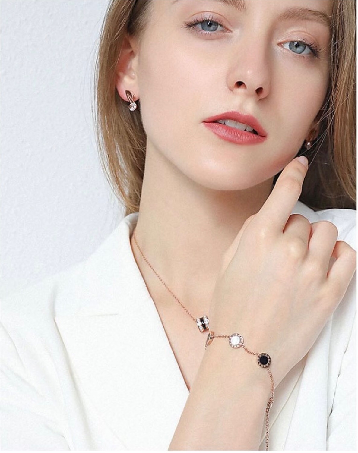 Bvlgari Bvlgari Bvlgari bracelet rose gold with black onyx and white mother-of-pearl 18cm adjustable