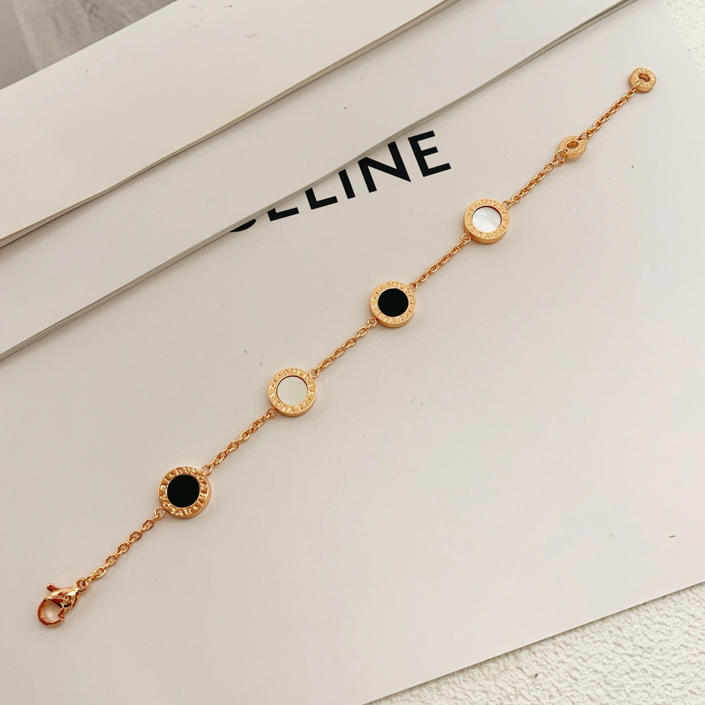 Bvlgari Bvlgari Bvlgari bracelet rose gold with black onyx and white mother-of-pearl 18cm adjustable