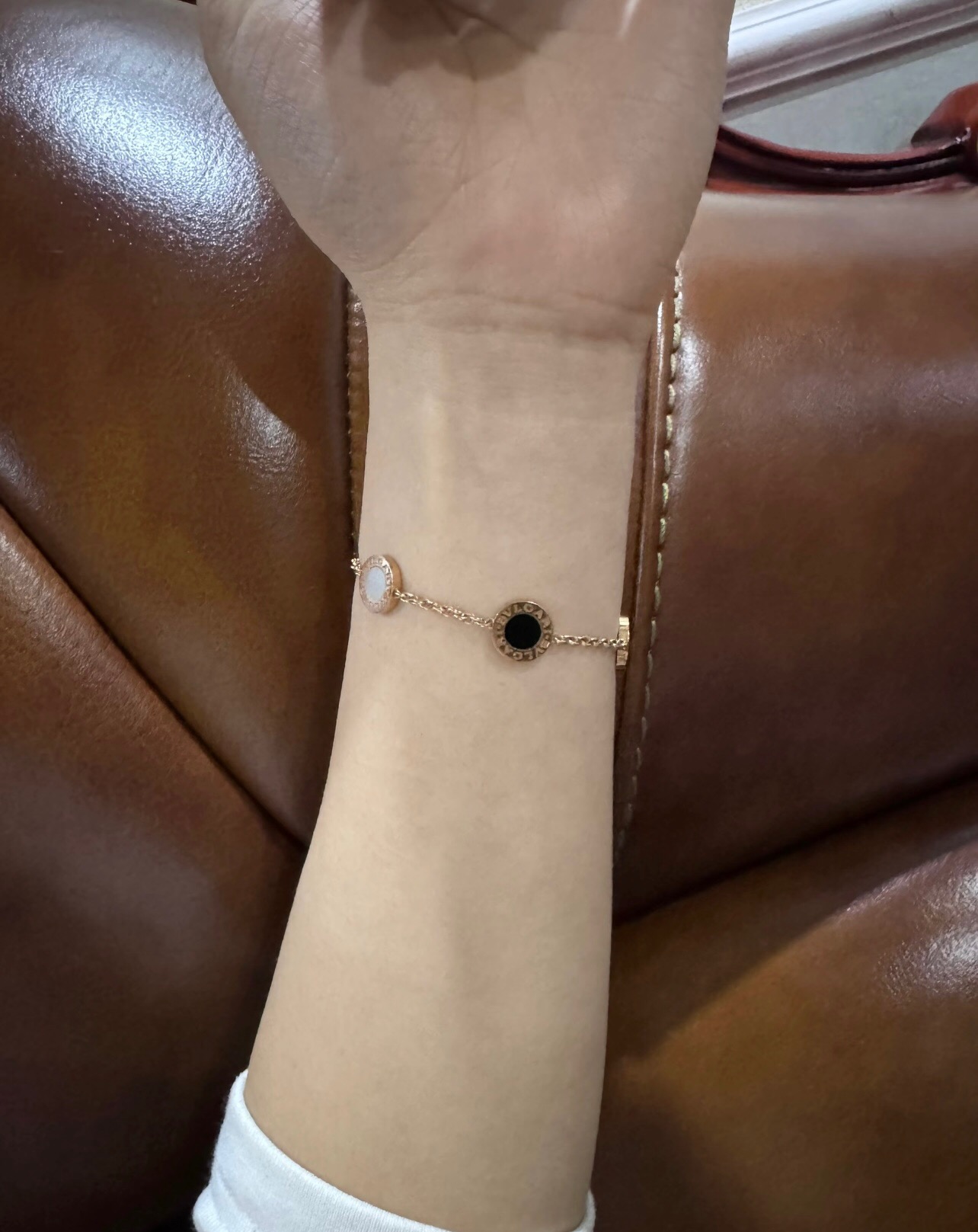 Bvlgari Bvlgari Bvlgari bracelet rose gold with black onyx and white mother-of-pearl 18cm adjustable