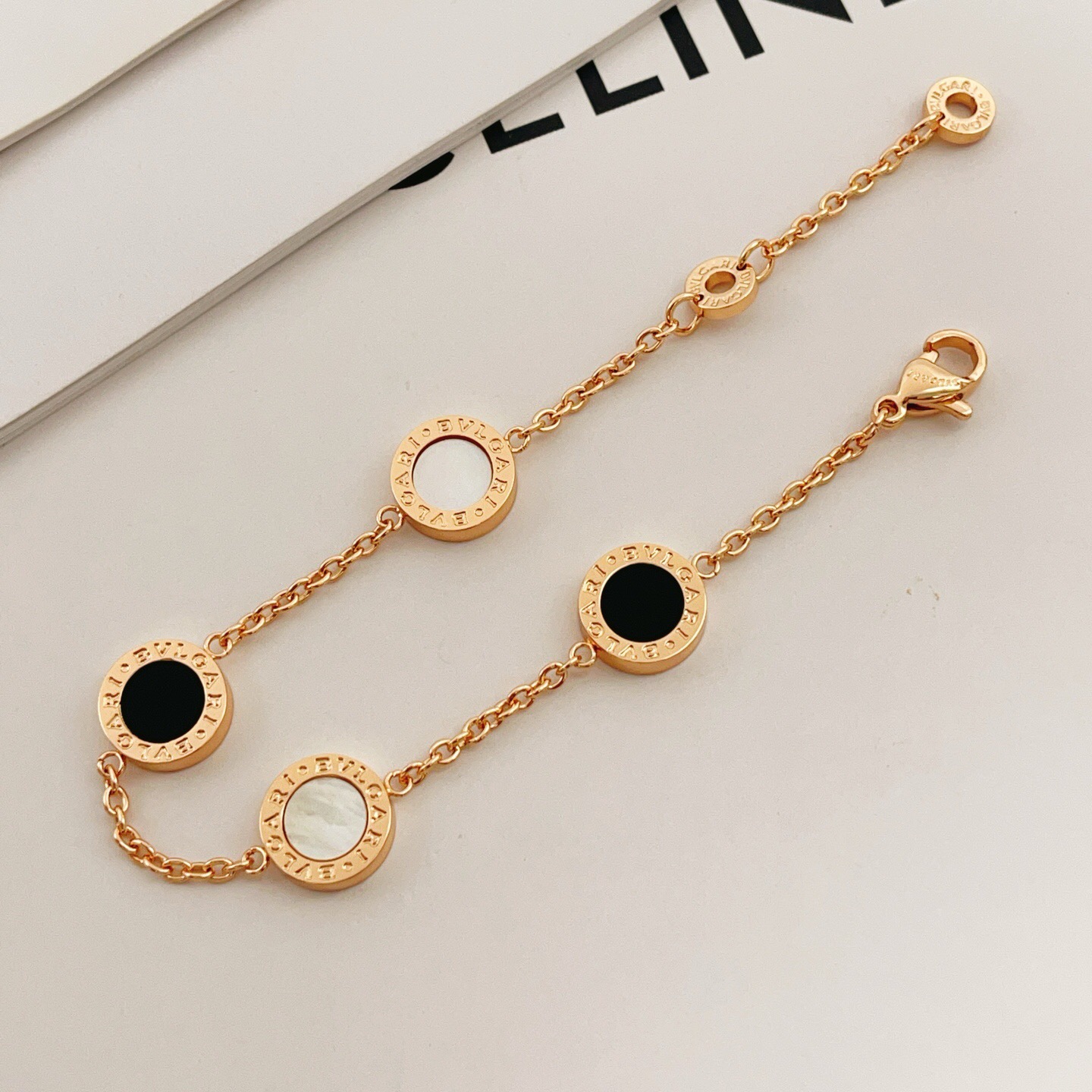 Bvlgari Bvlgari Bvlgari bracelet rose gold with black onyx and white mother-of-pearl 18cm adjustable