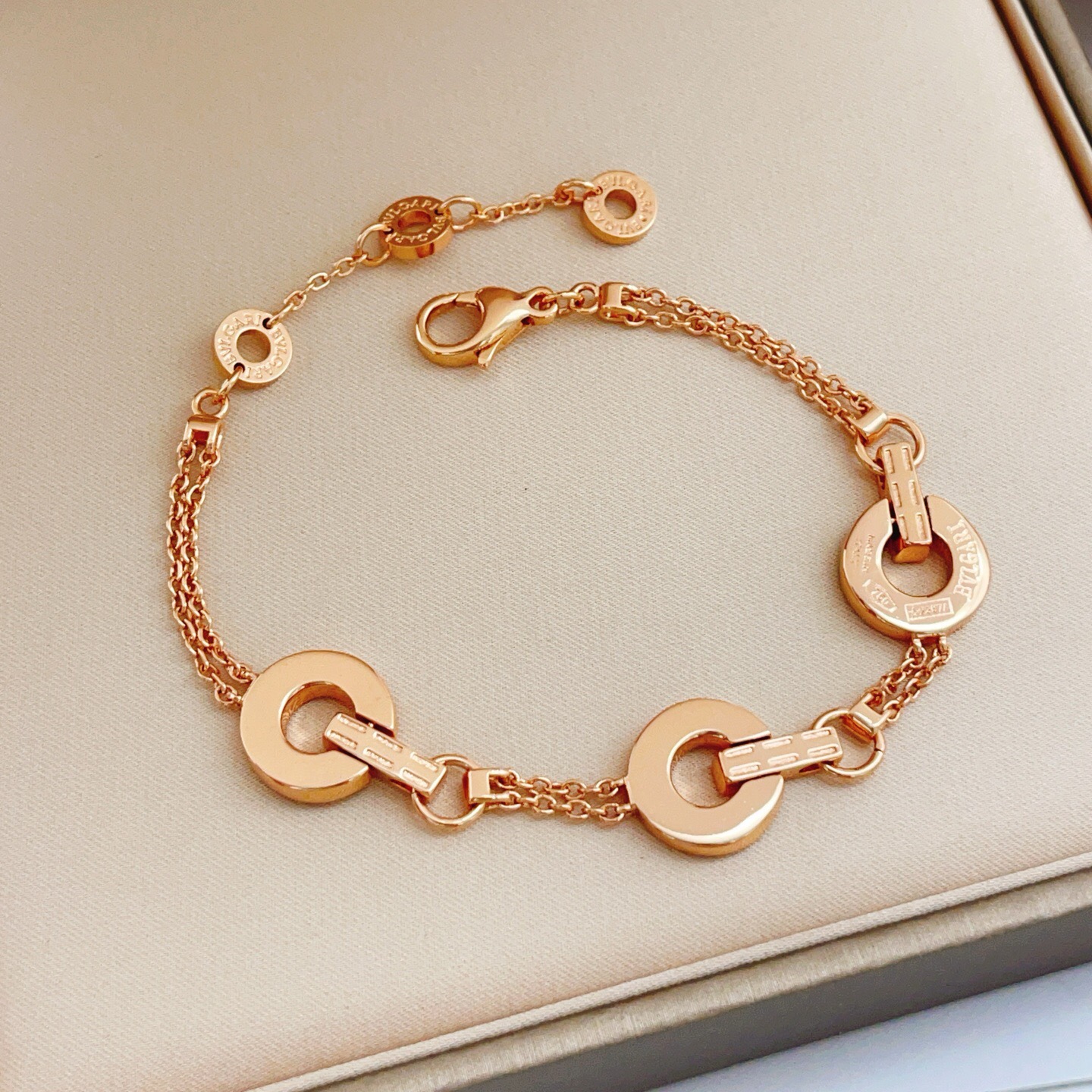 Bvlgari Bvlgari Bvlgari bracelet Rose gold with clear diamond pave 18cm