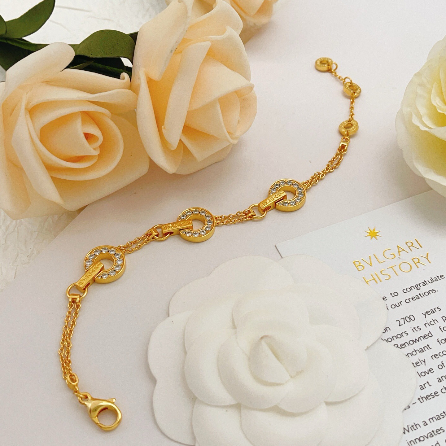 Bvlgari Bvlgari Bvlgari bracelet yellow gold with clear pave stones 18cm