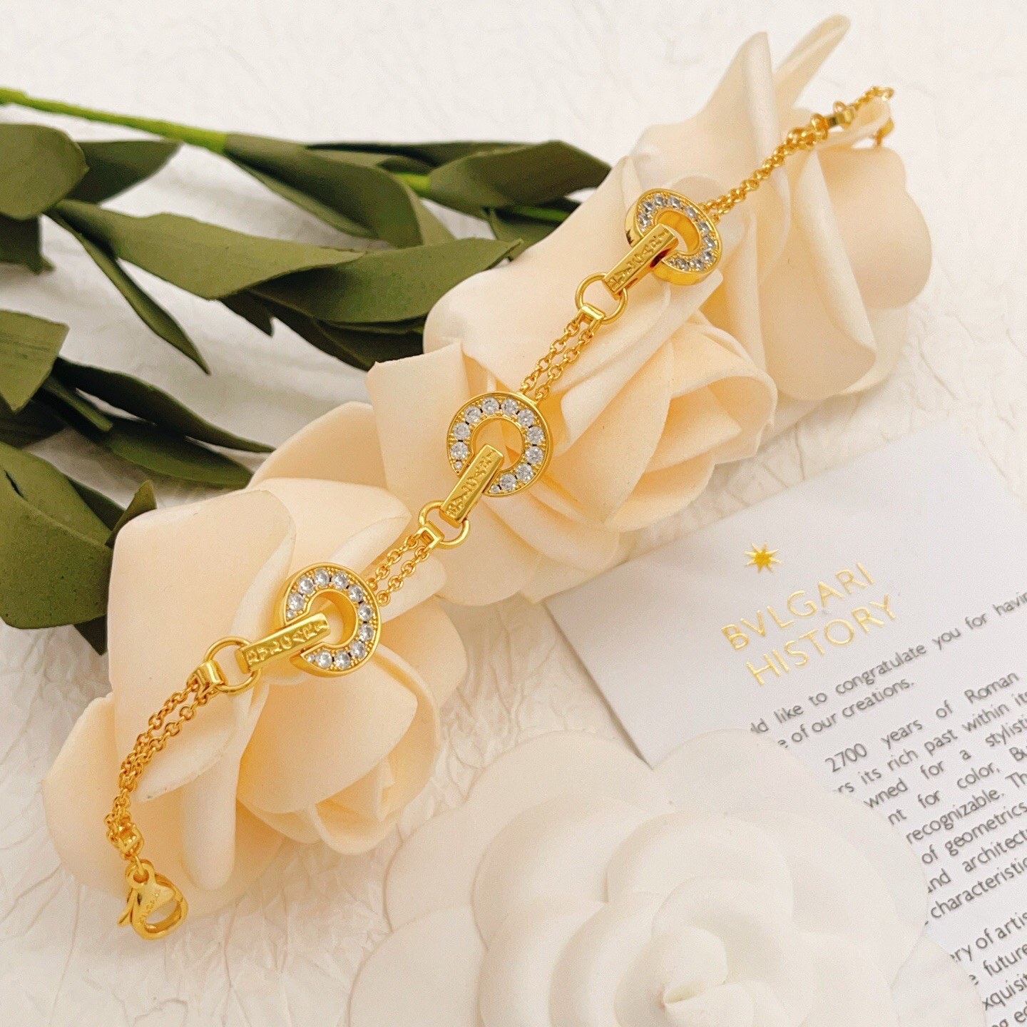 Bvlgari Bvlgari Bvlgari bracelet yellow gold with clear pave stones 18cm