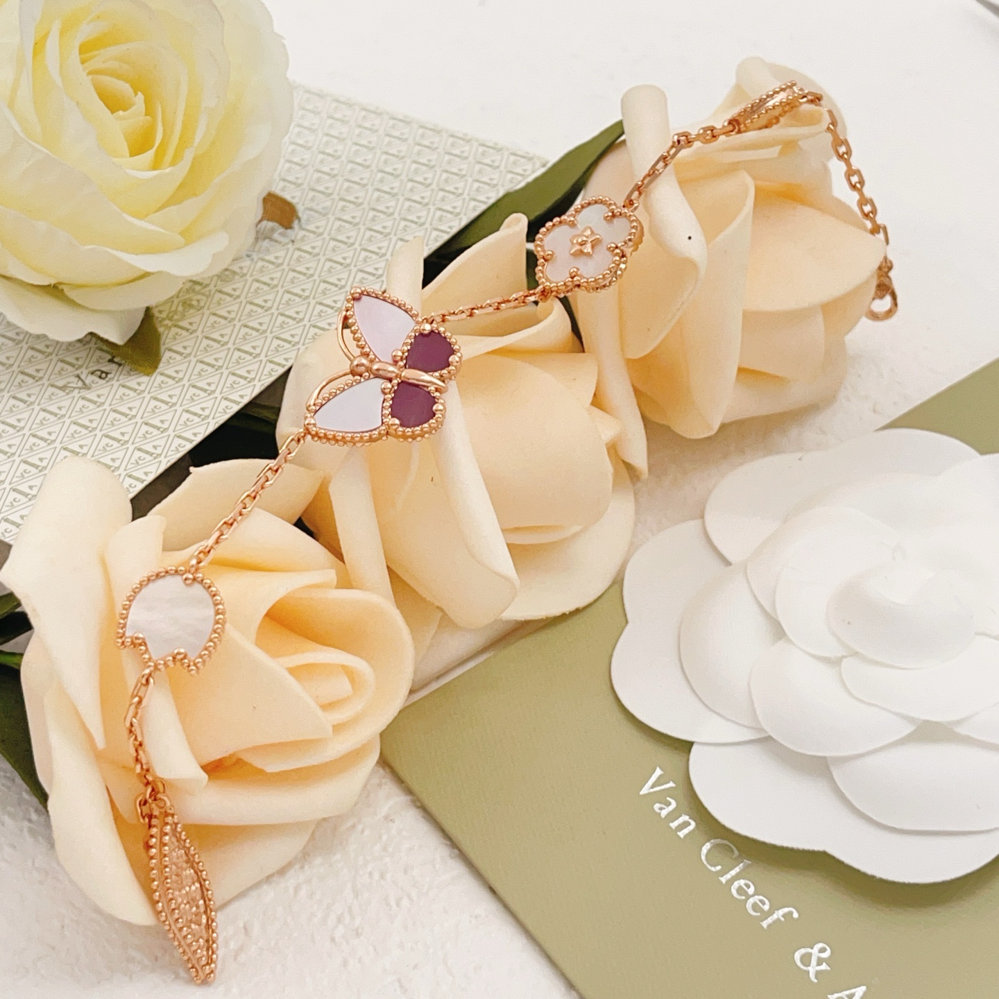 Bracciale Van Cleef Arpels Lucky Alhambra Oro rosa madreperla bianca rodonite viola 18 cm