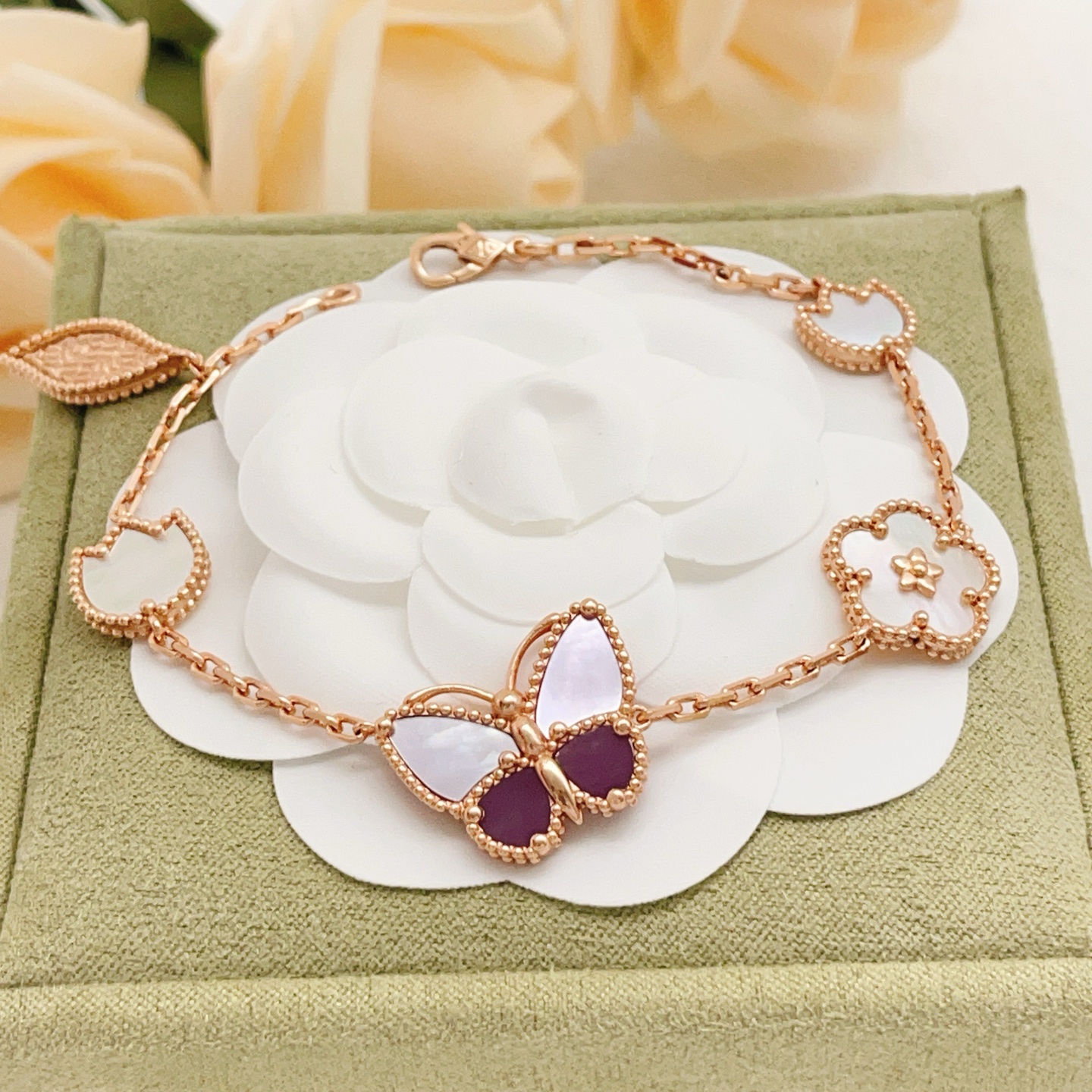 Bracciale Van Cleef Arpels Lucky Alhambra Oro rosa madreperla bianca rodonite viola 18 cm