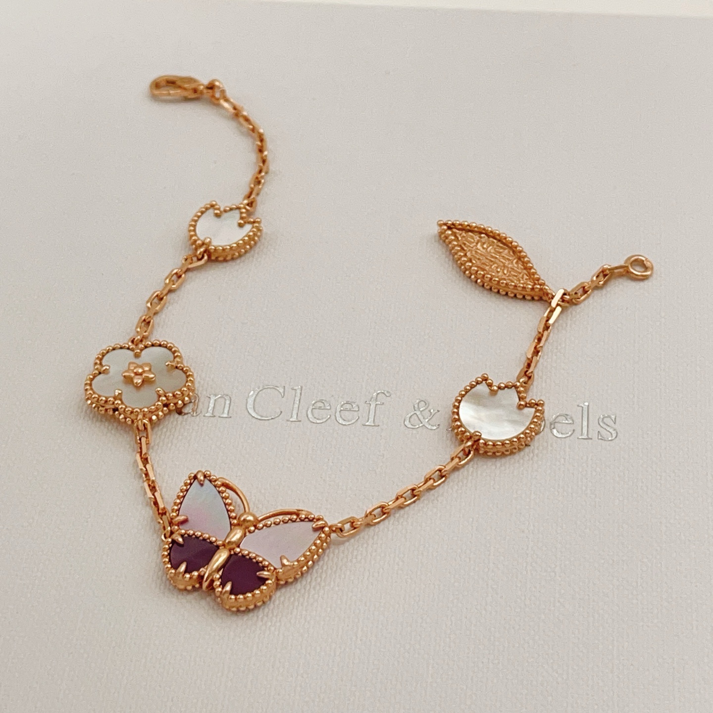 Bracciale Van Cleef Arpels Lucky Alhambra Oro rosa madreperla bianca rodonite viola 18 cm