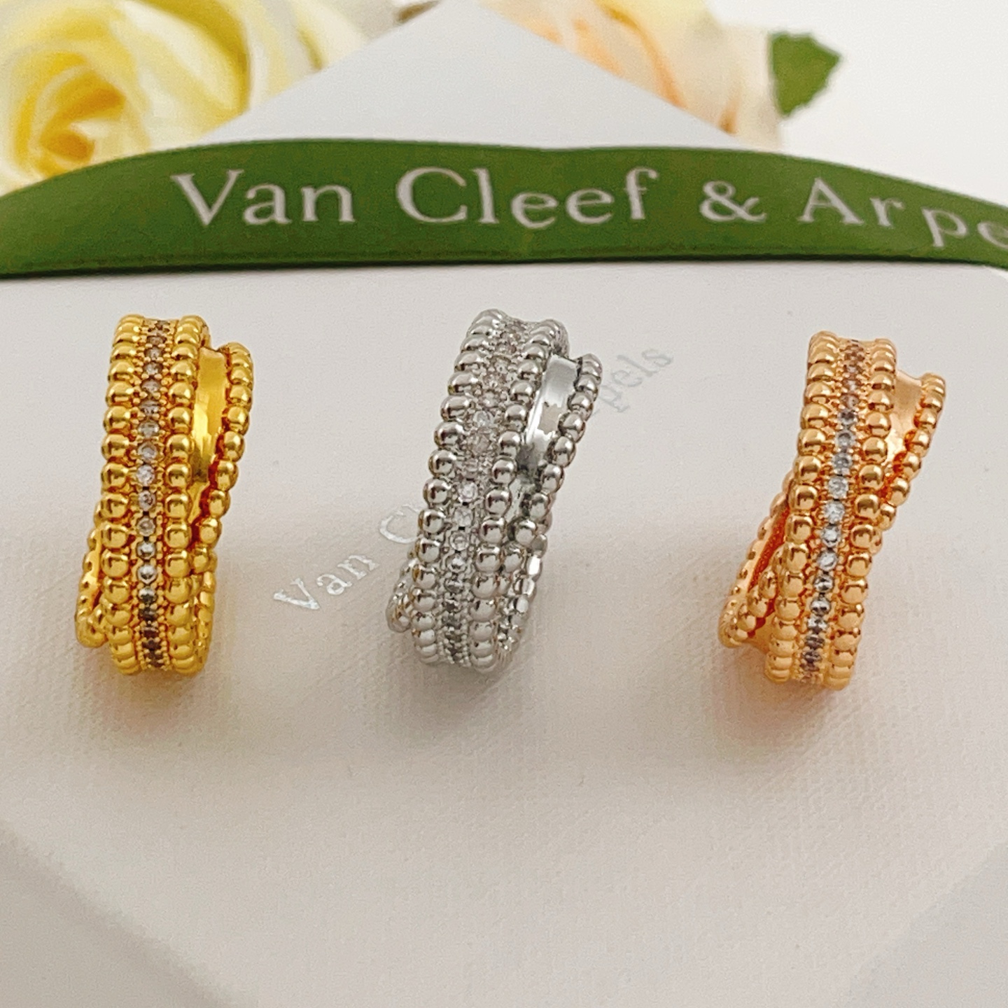 Anillo Van Cleef Arpels Perlee oro amarillo de 18 quilates con diamantes transparentes nº 7