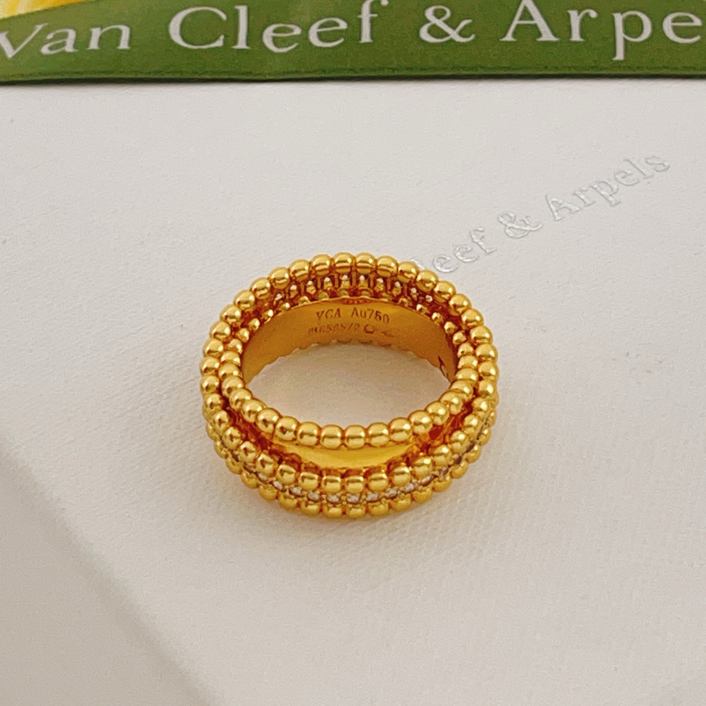 Bague Van Cleef Arpels Perlee en or jaune avec diamants clairs No 6
