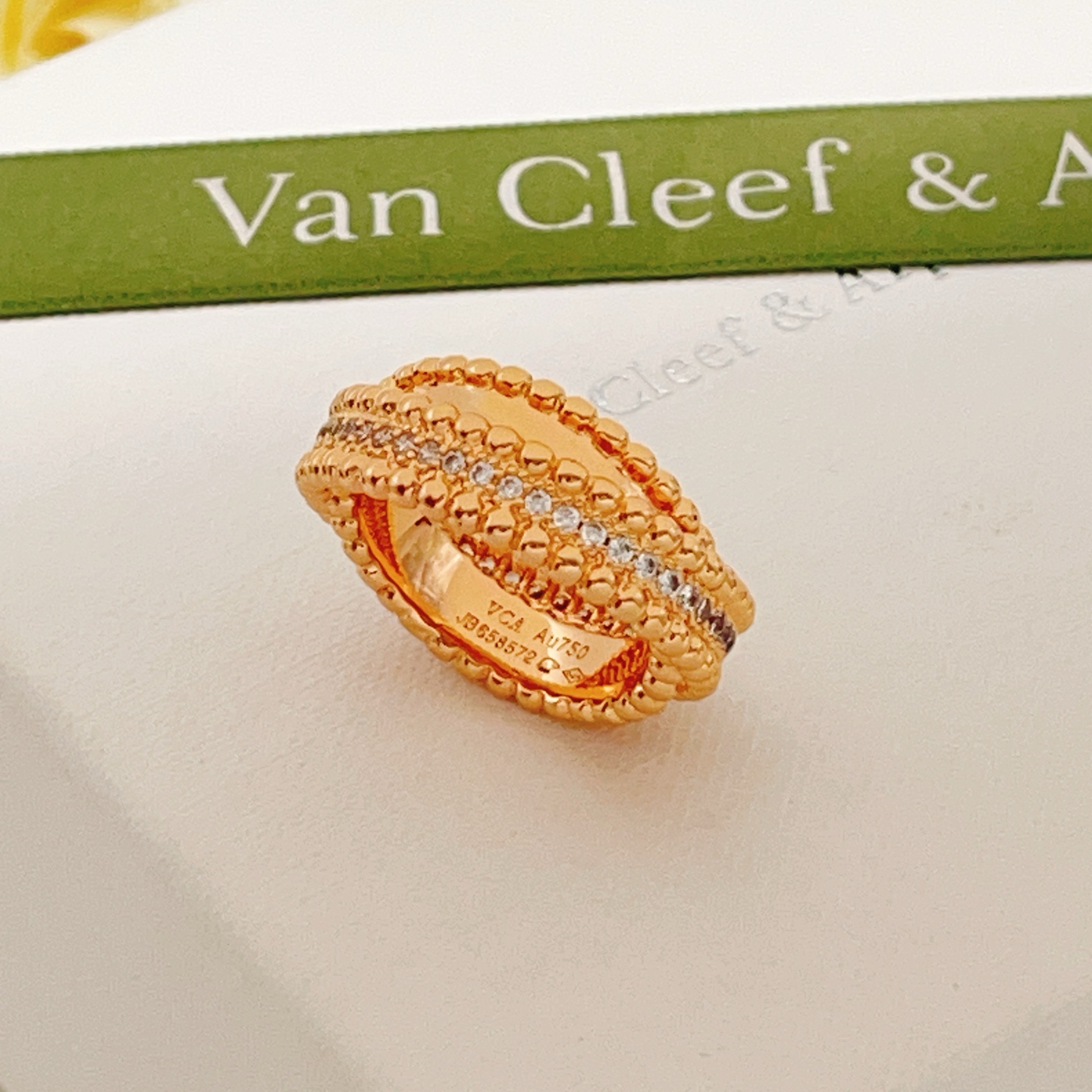 Anillo Van Cleef Arpels Perlee oro amarillo de 18 quilates con diamantes transparentes nº 7