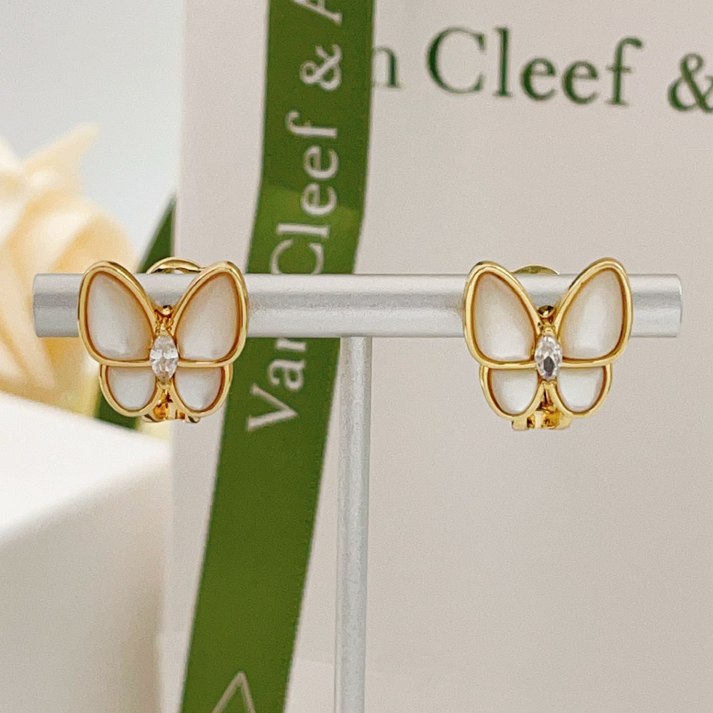 Van Cleef Arpels Two Butterfly earrings yellow gold white mother-of-pearl clear diamond 1 5cm width