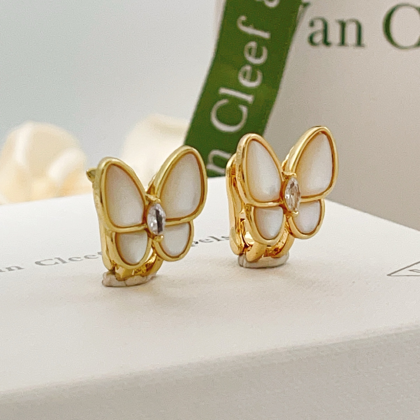 Van Cleef Arpels Two Butterfly earrings yellow gold white mother-of-pearl clear diamond 1 5cm width