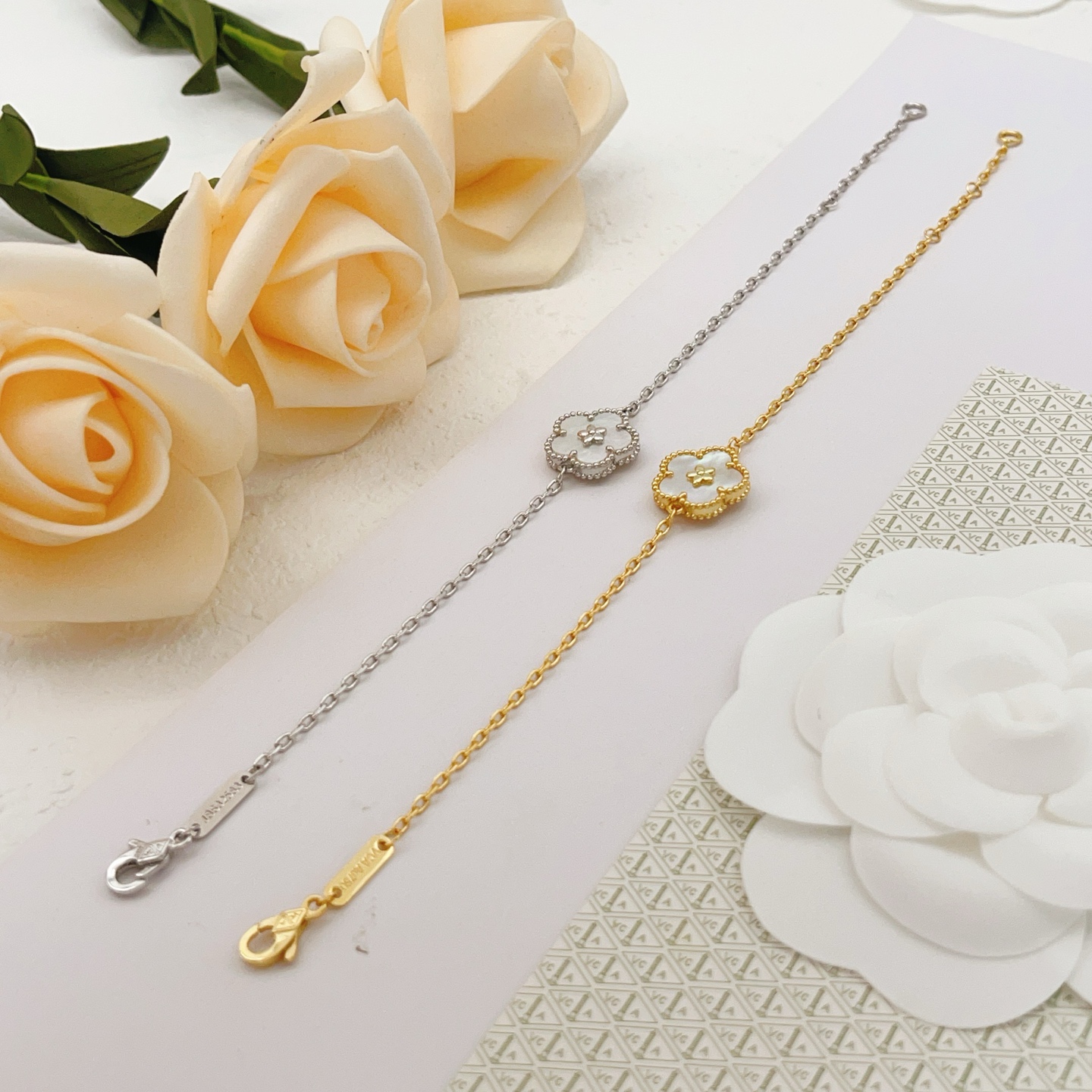 Van Cleef Arpels Lucky Spring Plum Blossom bracelet Yellow gold with white mother-of-pearl 17cm