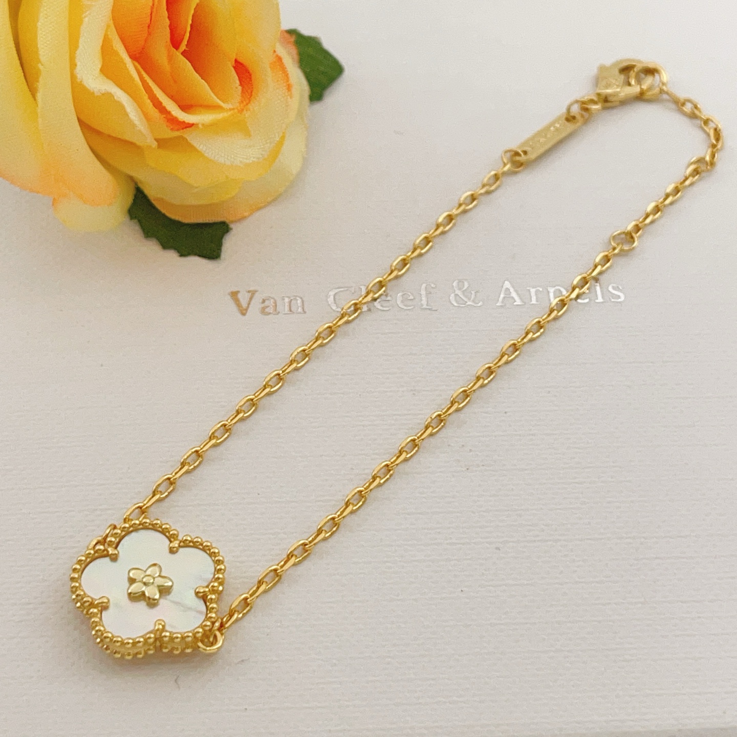 Van Cleef Arpels Lucky Spring Plum Blossom bracelet Yellow gold with white mother-of-pearl 17cm
