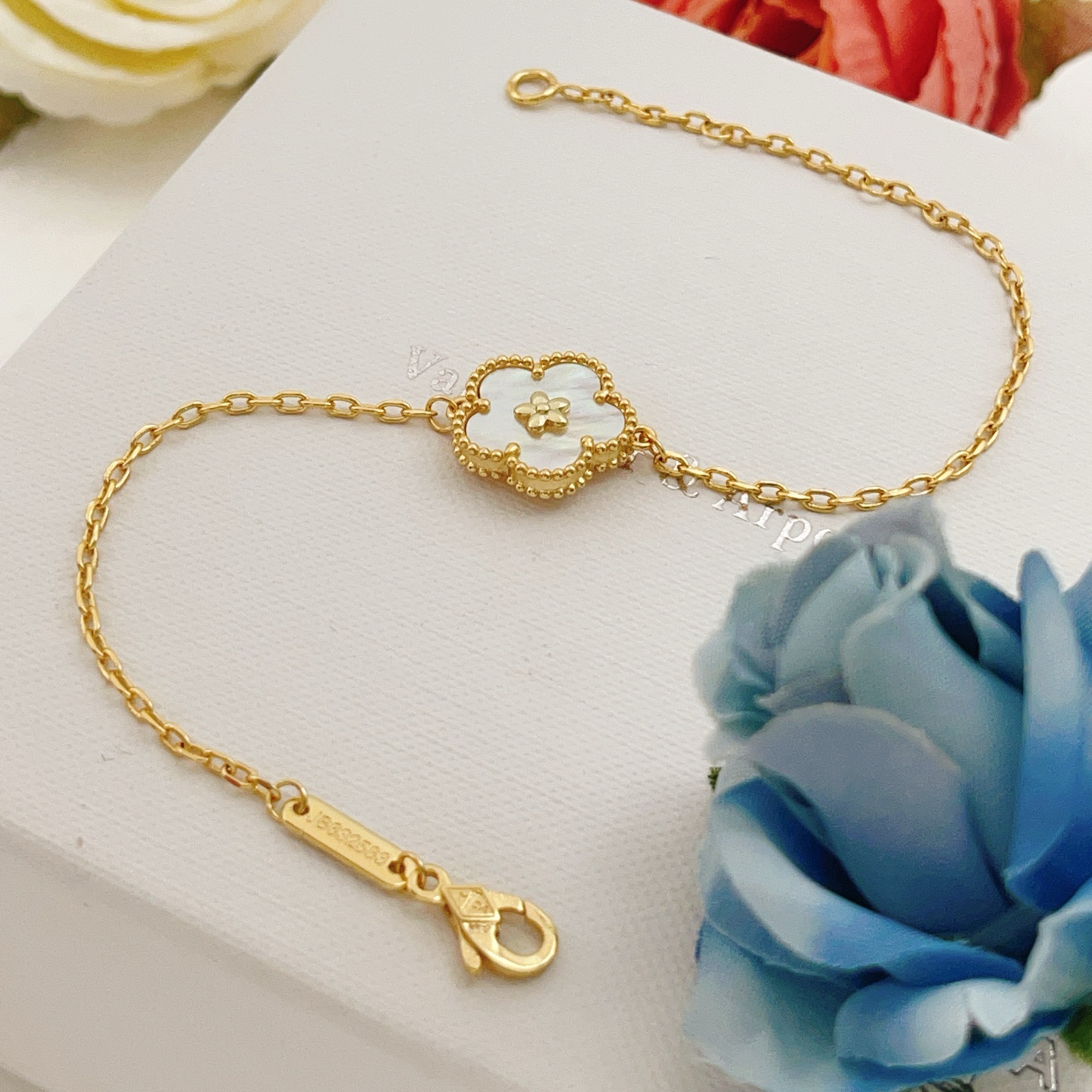 Van Cleef Arpels Lucky Spring Plum Blossom bracelet Yellow gold with white mother-of-pearl 17cm