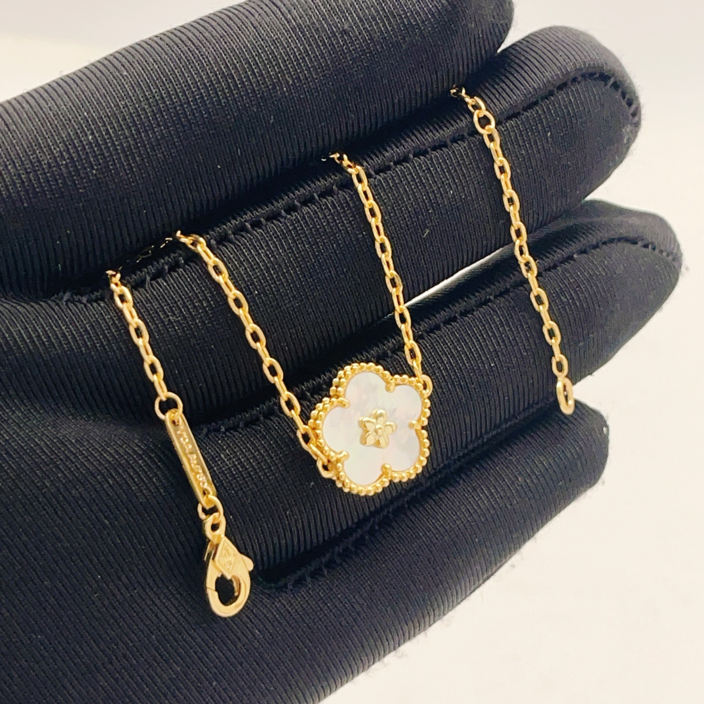 Van Cleef Arpels Lucky Spring Plum Blossom bracelet Yellow gold with white mother-of-pearl 17cm