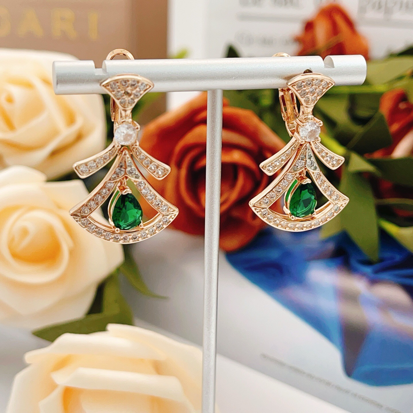 Bvlgari Divas Dream earrings Rose gold with clear pave diamonds and pear-shaped emerald green gemstones One Size
