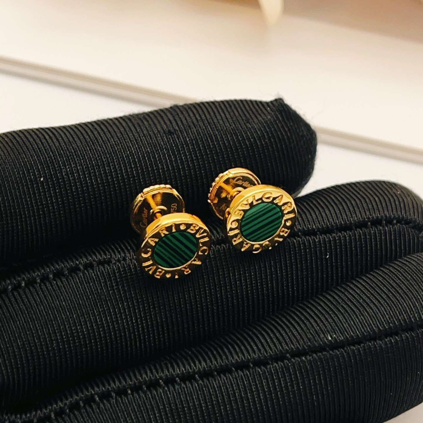Bvlgari Bvlgari Bvlgari earrings yellow gold with green malachite 10mm diameter stud