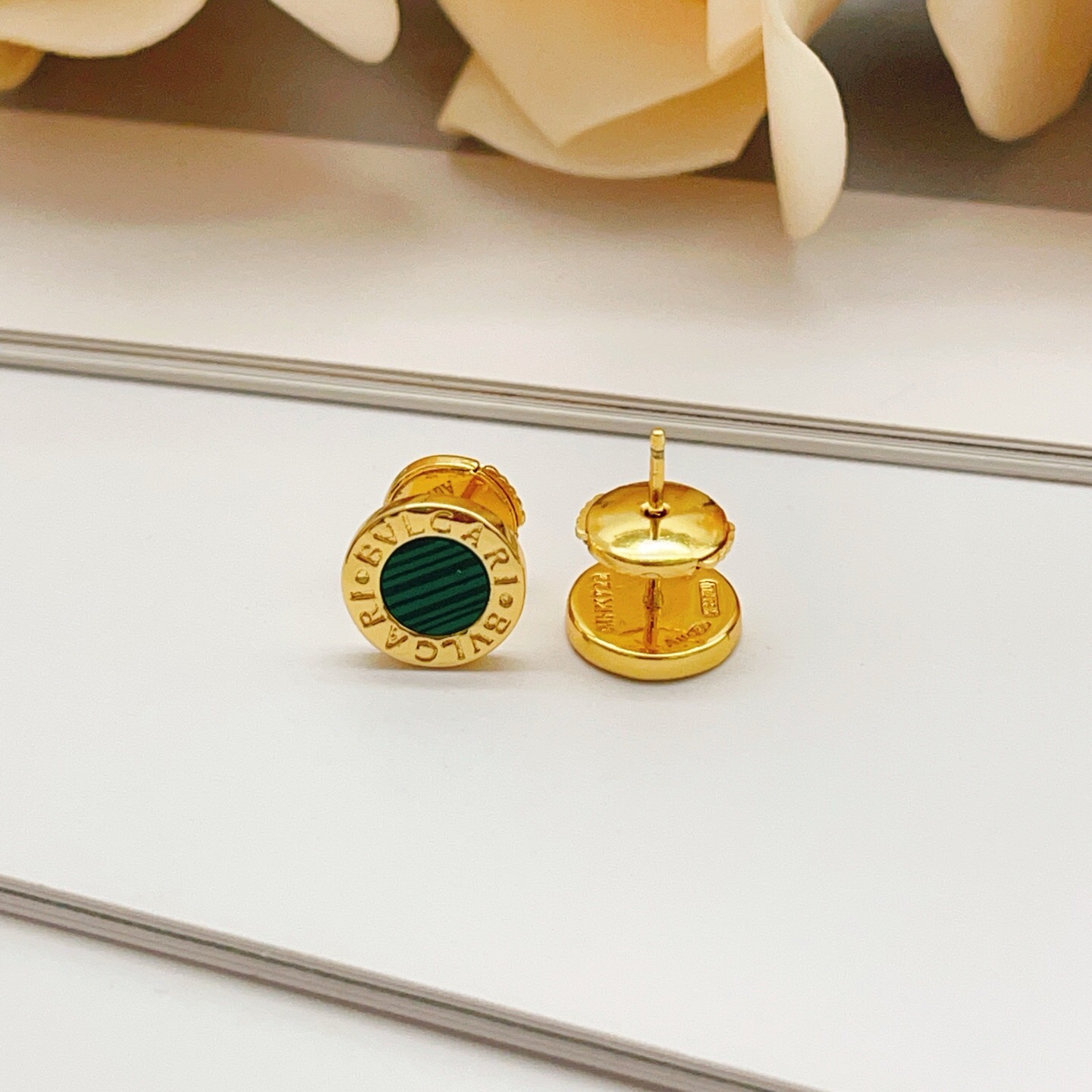 Bvlgari Bvlgari Bvlgari earrings yellow gold with green malachite 10mm diameter stud