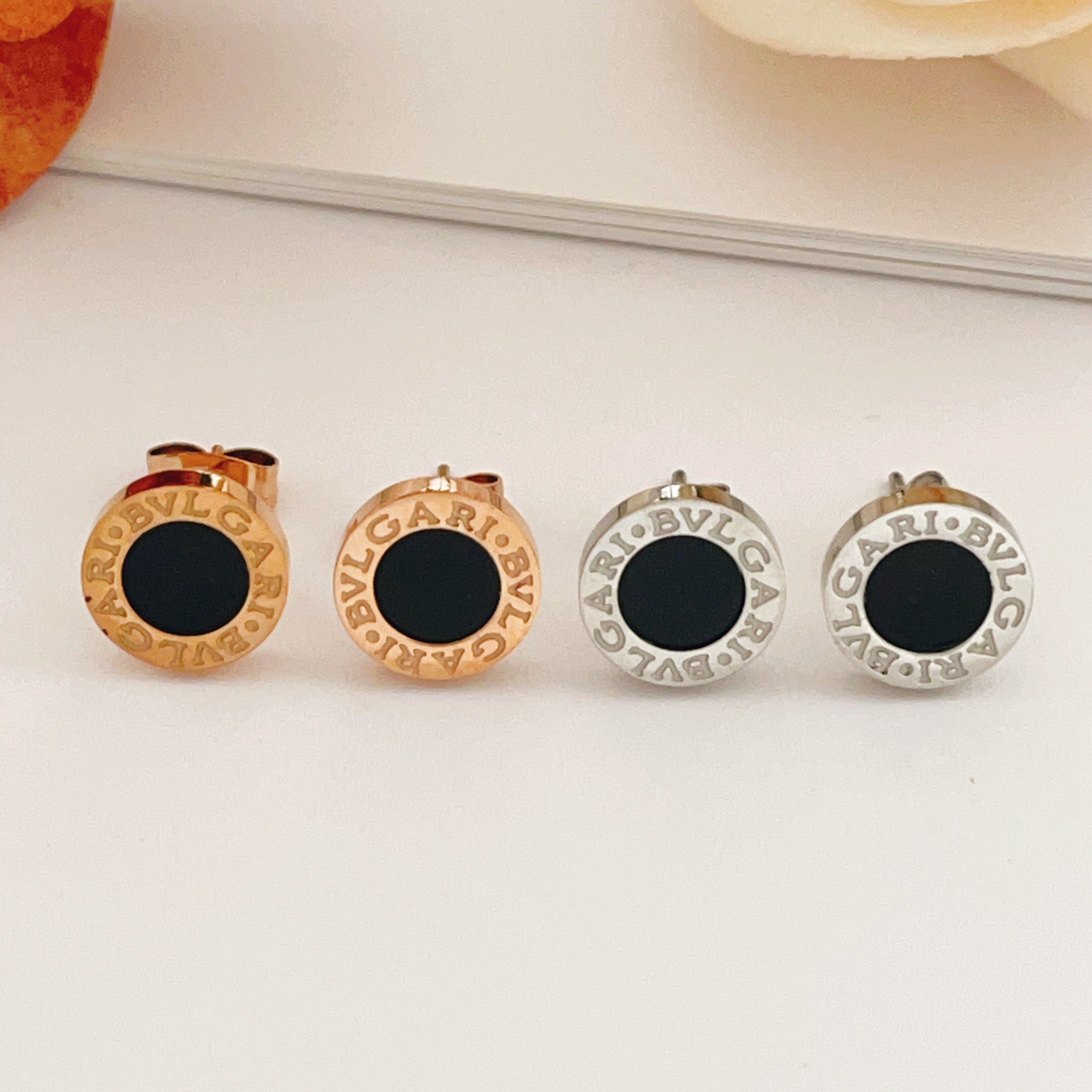 Bvlgari Bvlgari Bvlgari earrings rose gold metal with black onyx inlay 10mm diameter