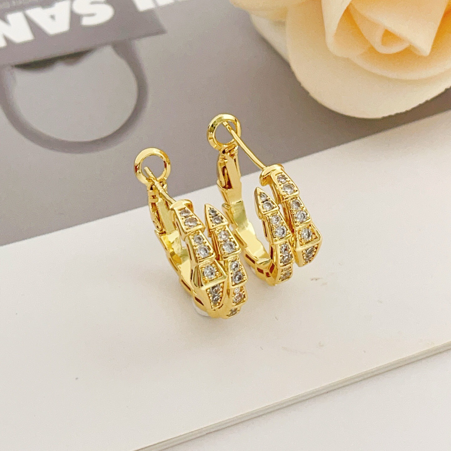 Bvlgari Serpenti Viper earrings yellow gold with clear pave diamonds 15mm outer diameter