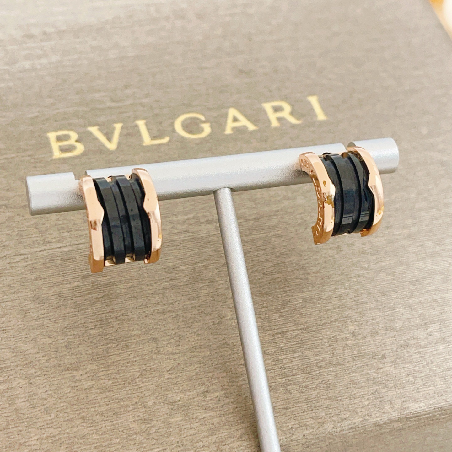 Bvlgari B zero1 earrings rose gold metal with black ceramic 12mm hoop diameter