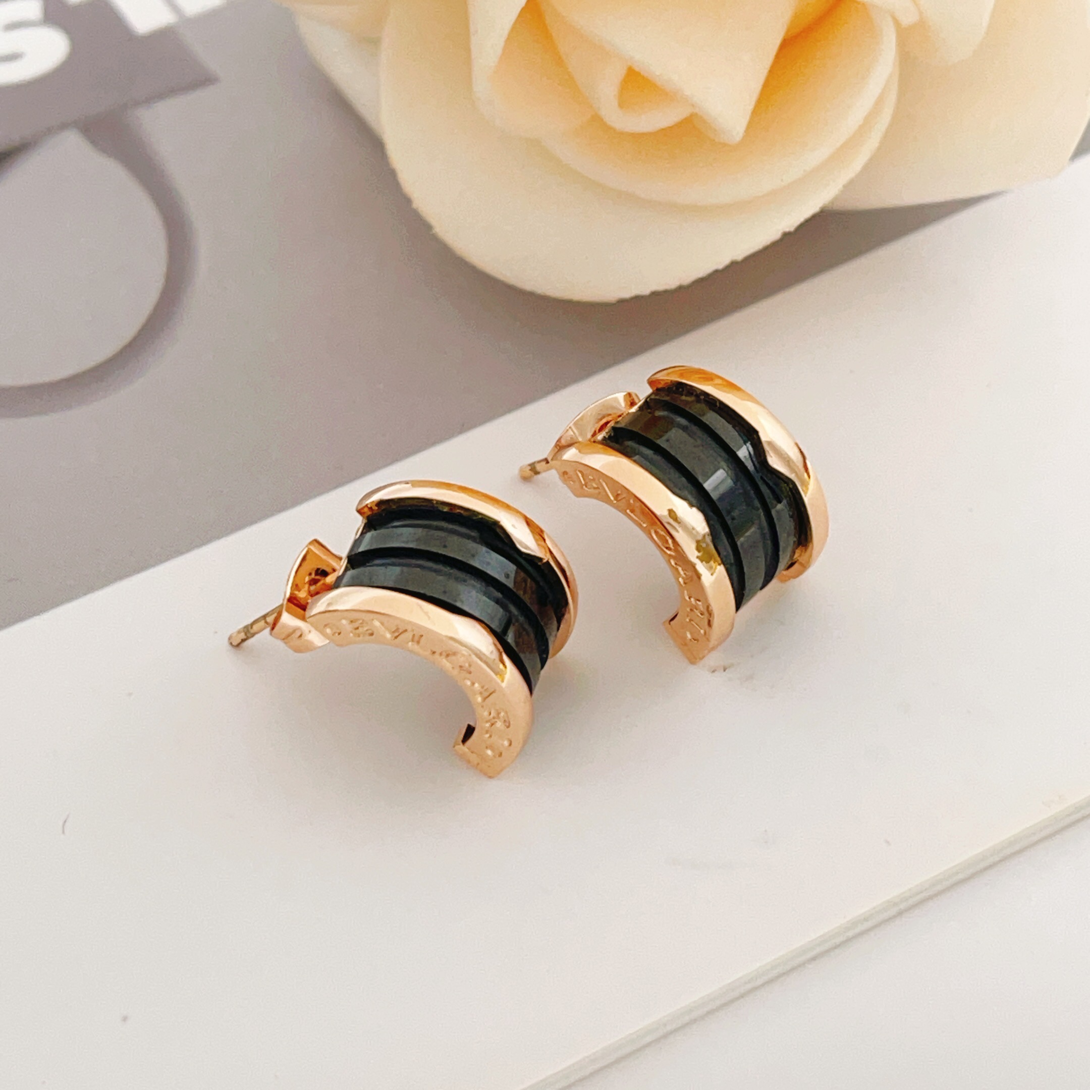 Bvlgari B zero1 earrings rose gold metal with black ceramic 12mm hoop diameter