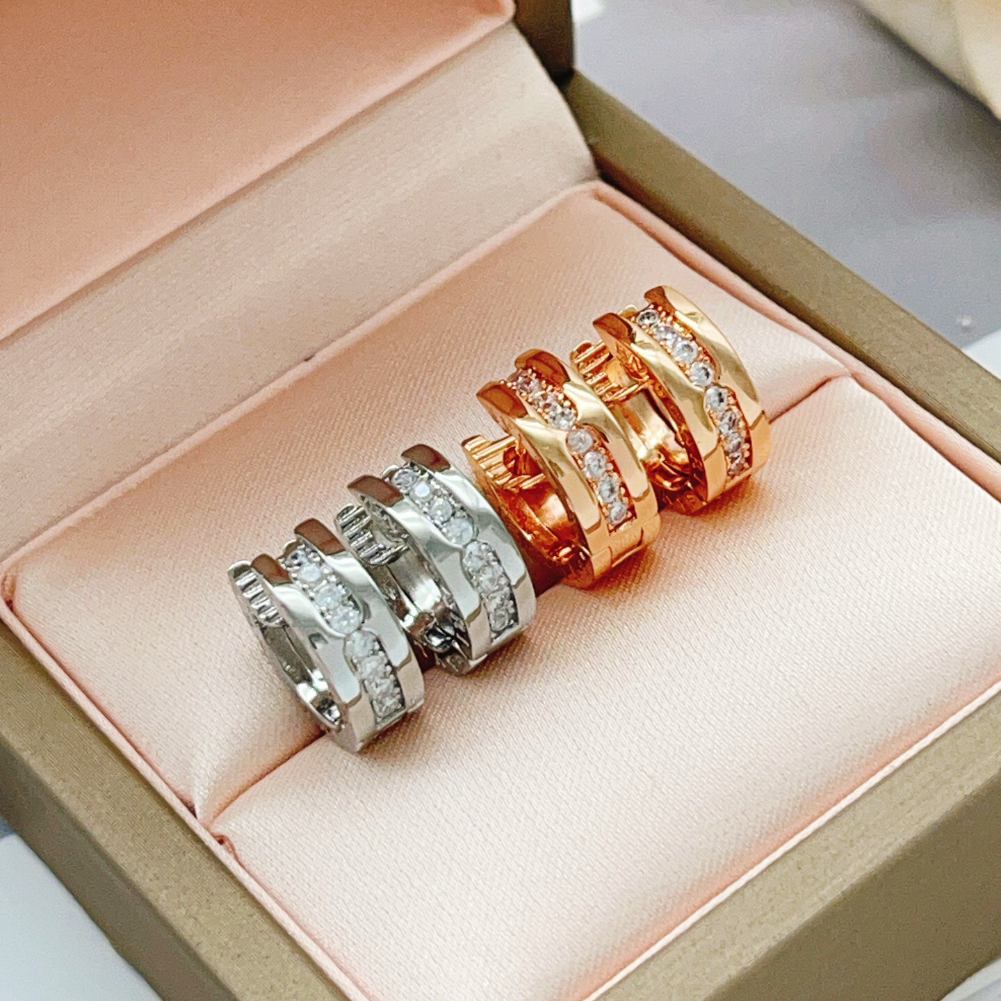 Bvlgari B zero1 earrings silver-toned white gold with clear pave diamonds 10mm outer diameter
