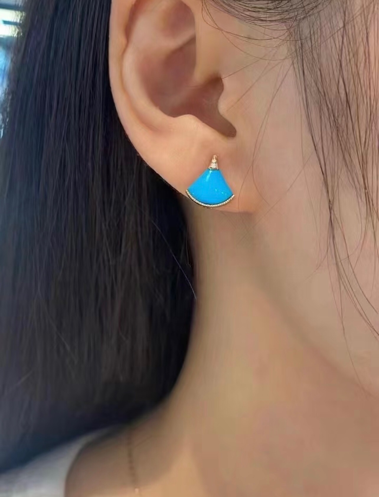 Bvlgari Divas Dream earrings Rose gold with turquoise blue stone and clear diamond accents 12mm stud length