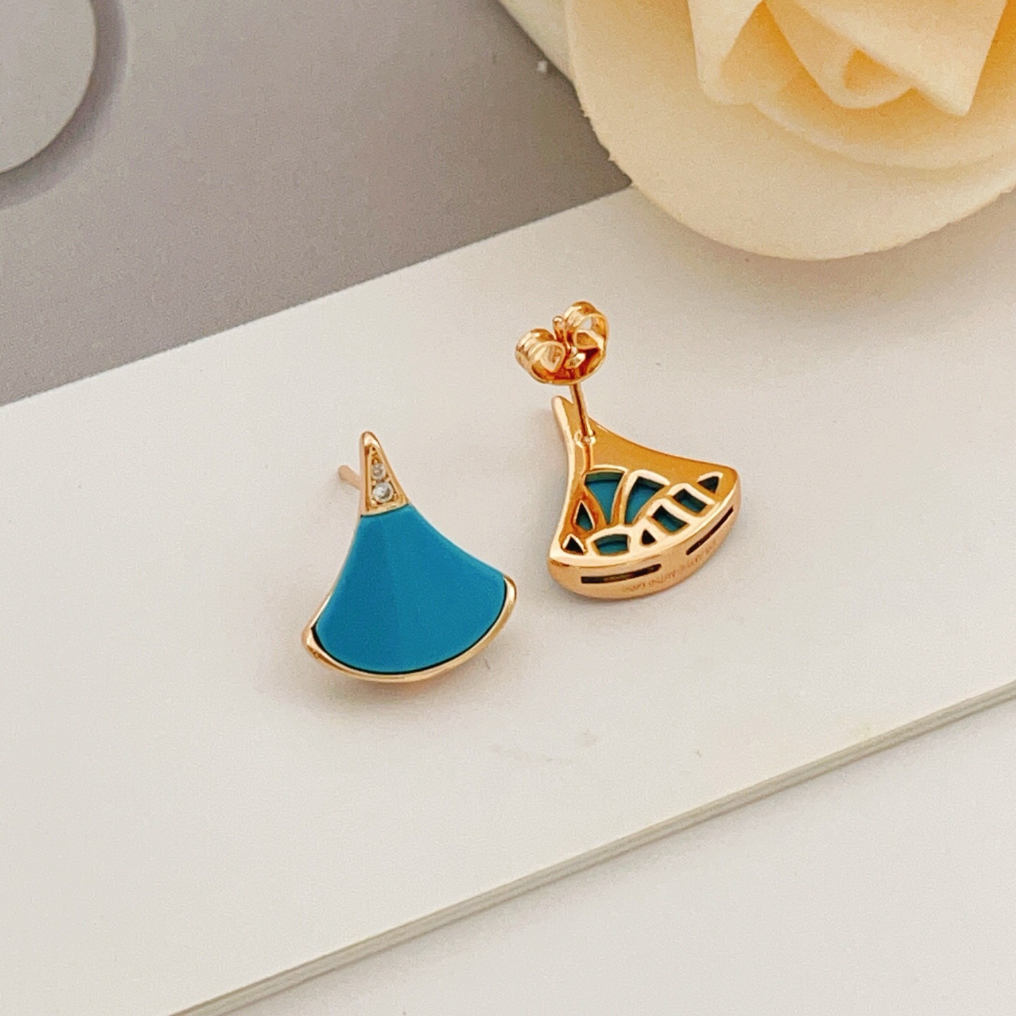 Bvlgari Divas Dream earrings Rose gold with turquoise blue stone and clear diamond accents 12mm stud length