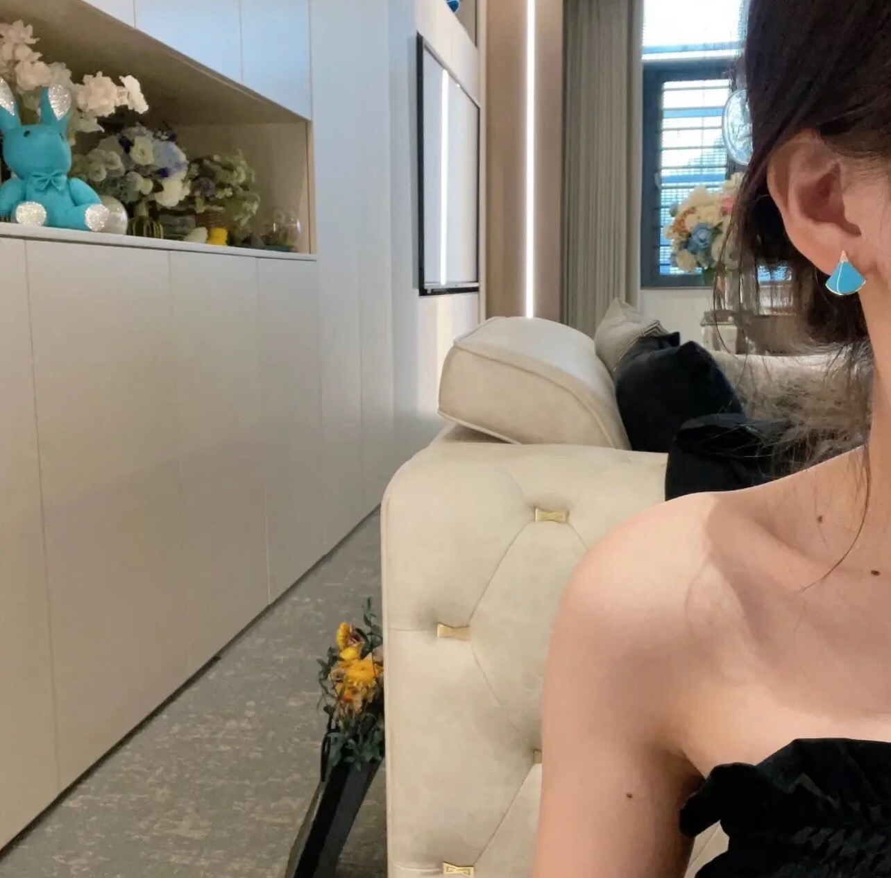 Bvlgari Divas Dream earrings Rose gold with turquoise blue stone and clear diamond accents 12mm stud length