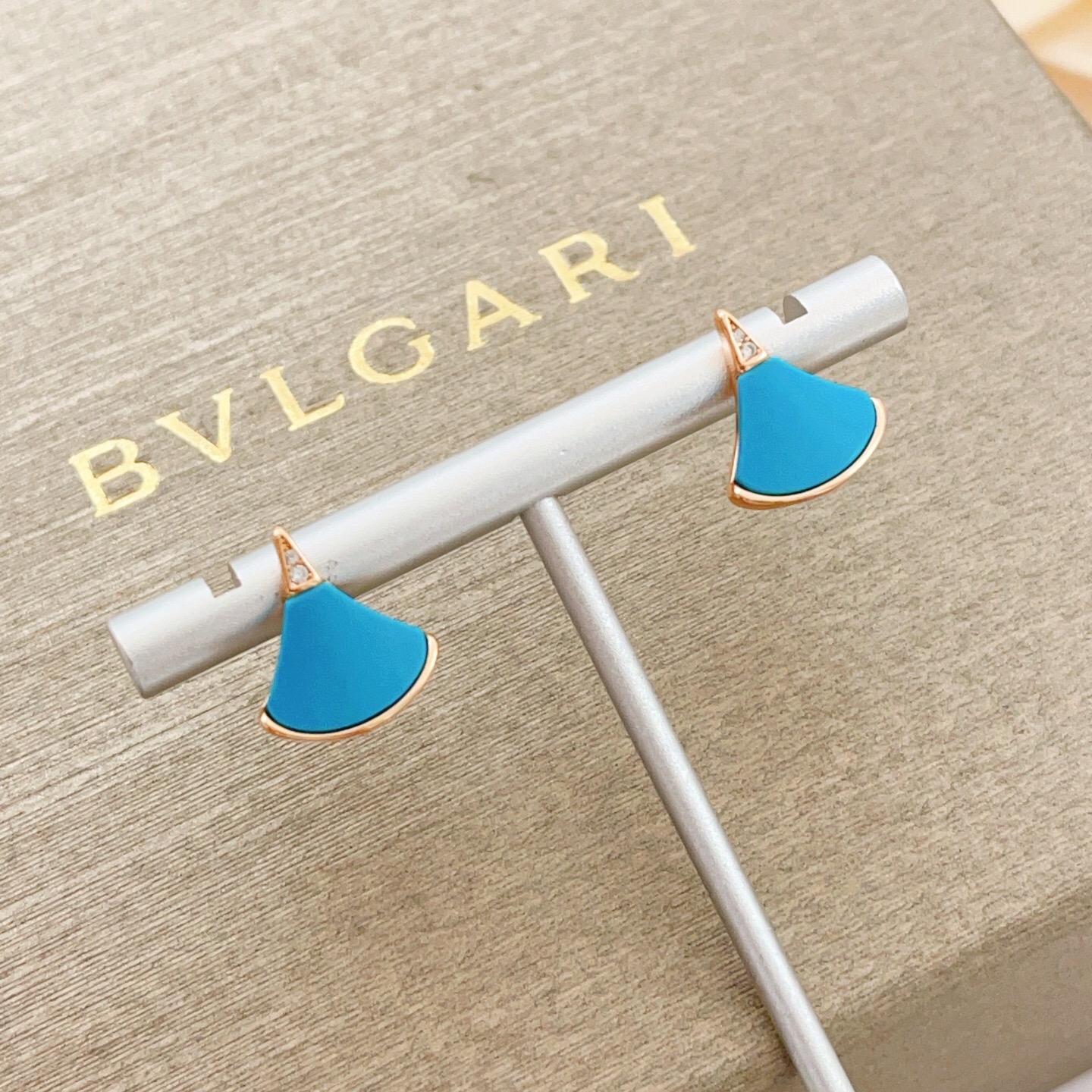 Bvlgari Divas Dream earrings Rose gold with turquoise blue stone and clear diamond accents 12mm stud length