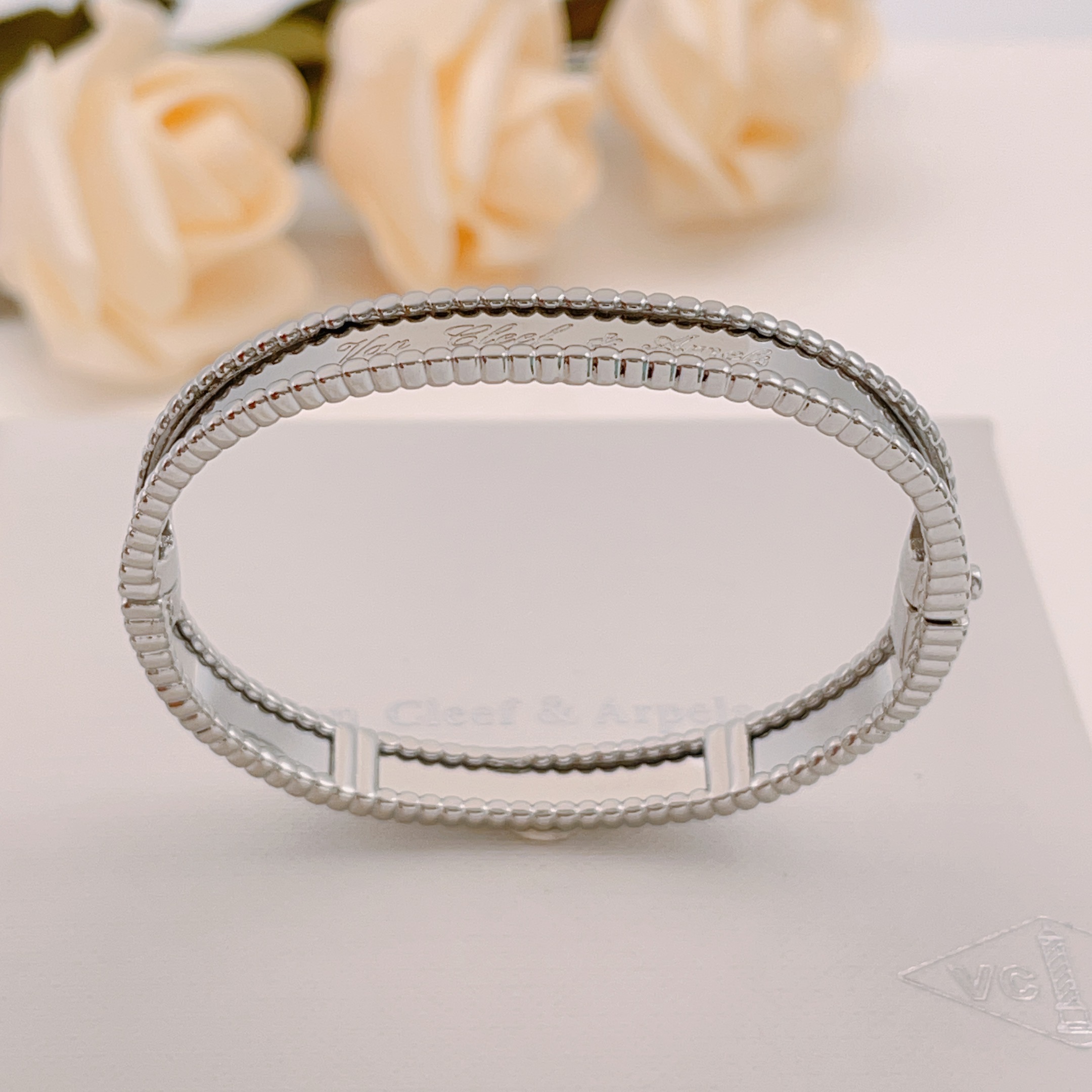 Van Cleef Arpels Perlee Signature bracelet silver-toned metal no gemstones 17cm