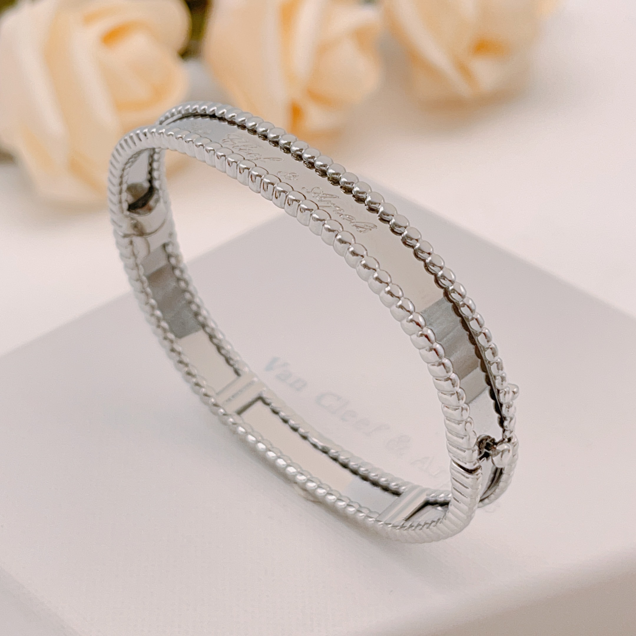 Van Cleef Arpels Perlee Signature bracelet silver-toned metal no gemstones 17cm