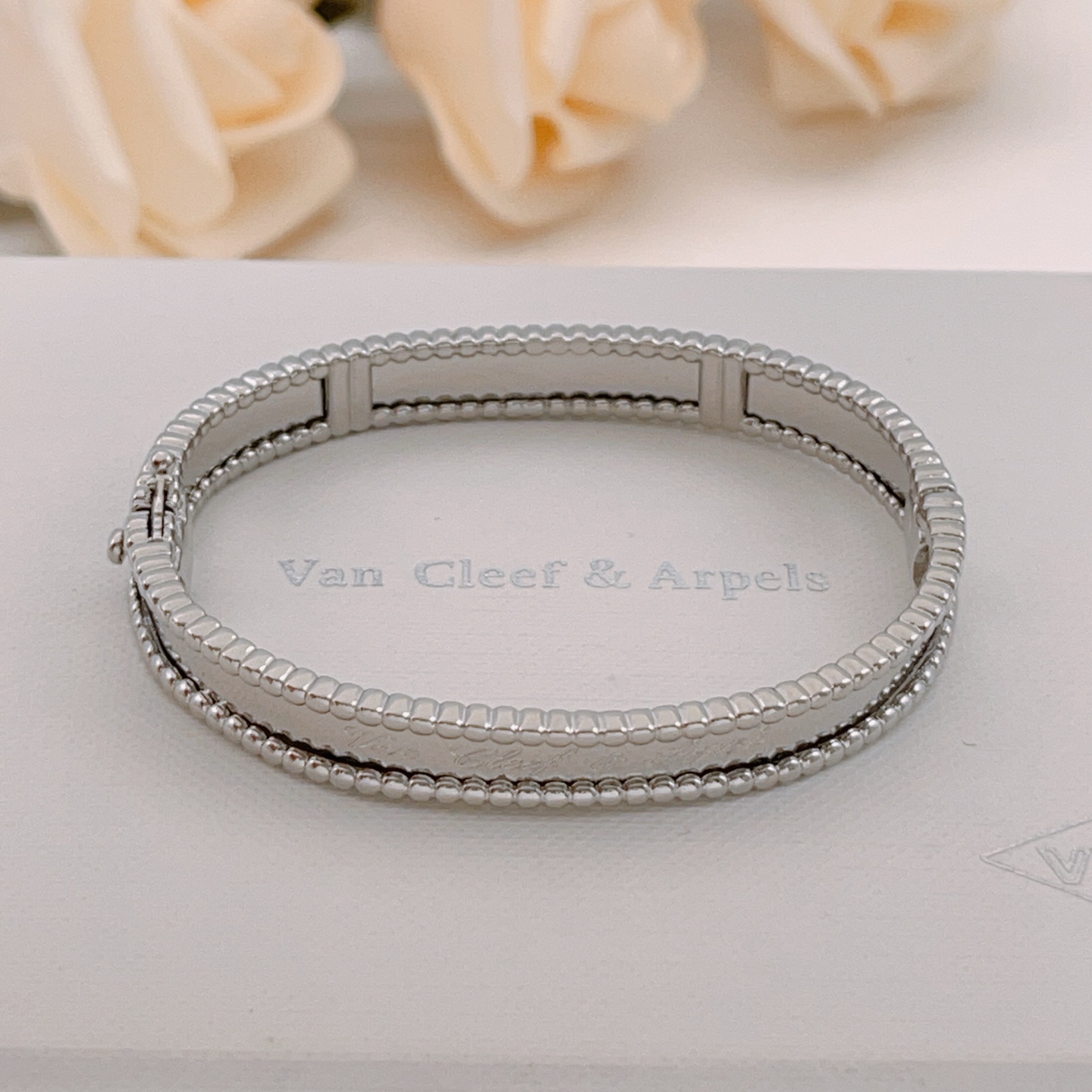Van Cleef Arpels Perlee Signature bracelet silver-toned metal no gemstones 17cm