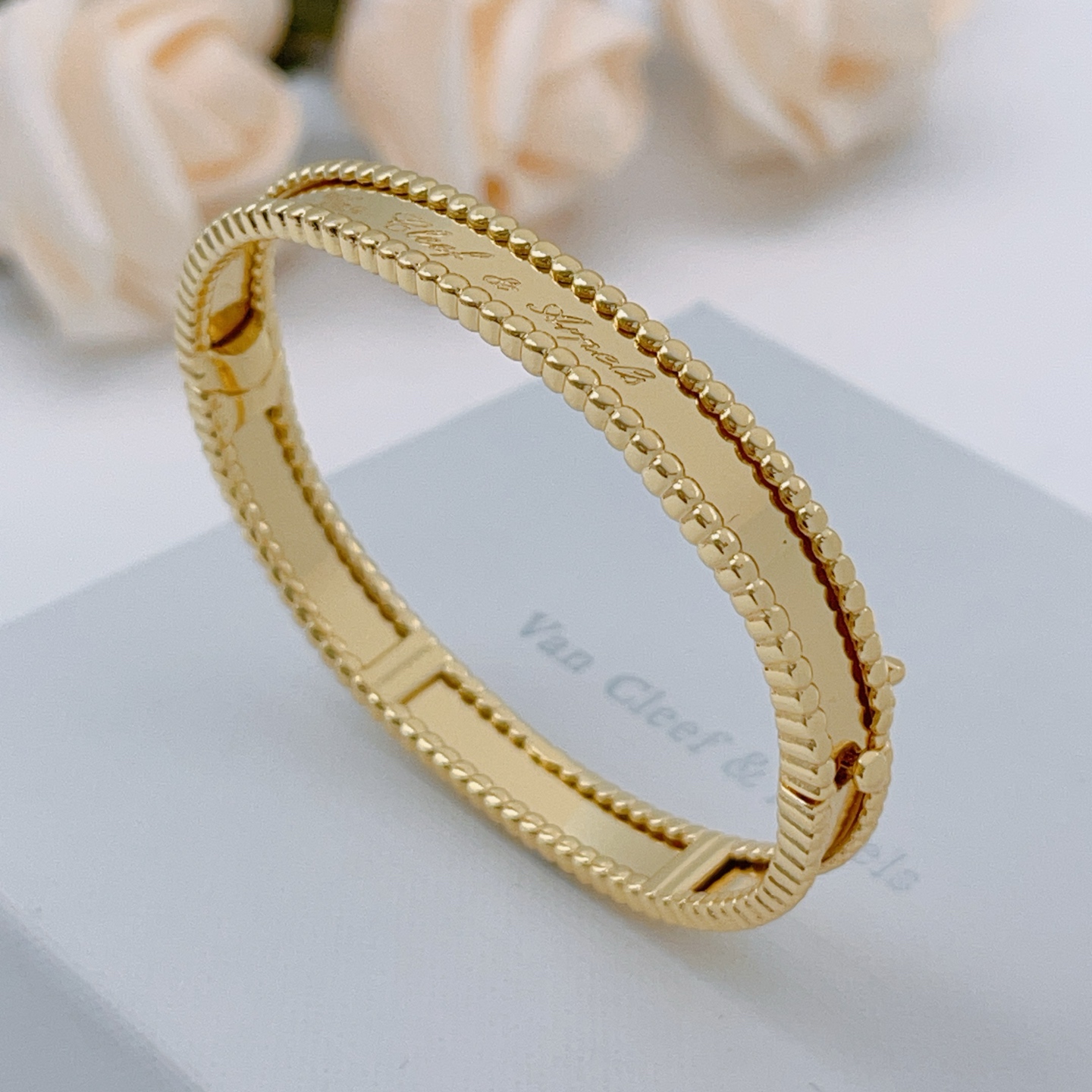 Van Cleef Arpels Perlee signature bracelet yellow gold 17cm