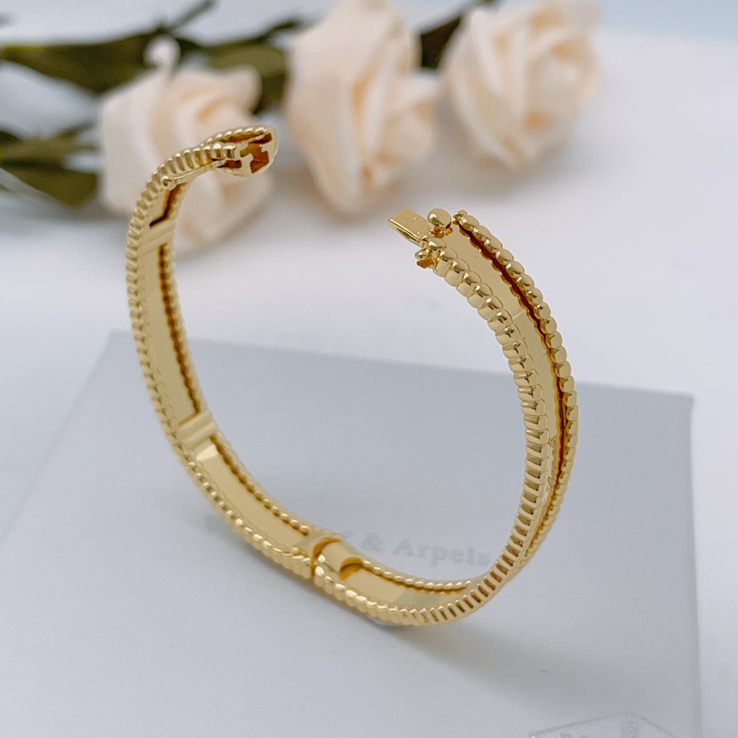 Van Cleef Arpels Perlee signature bracelet yellow gold 17cm