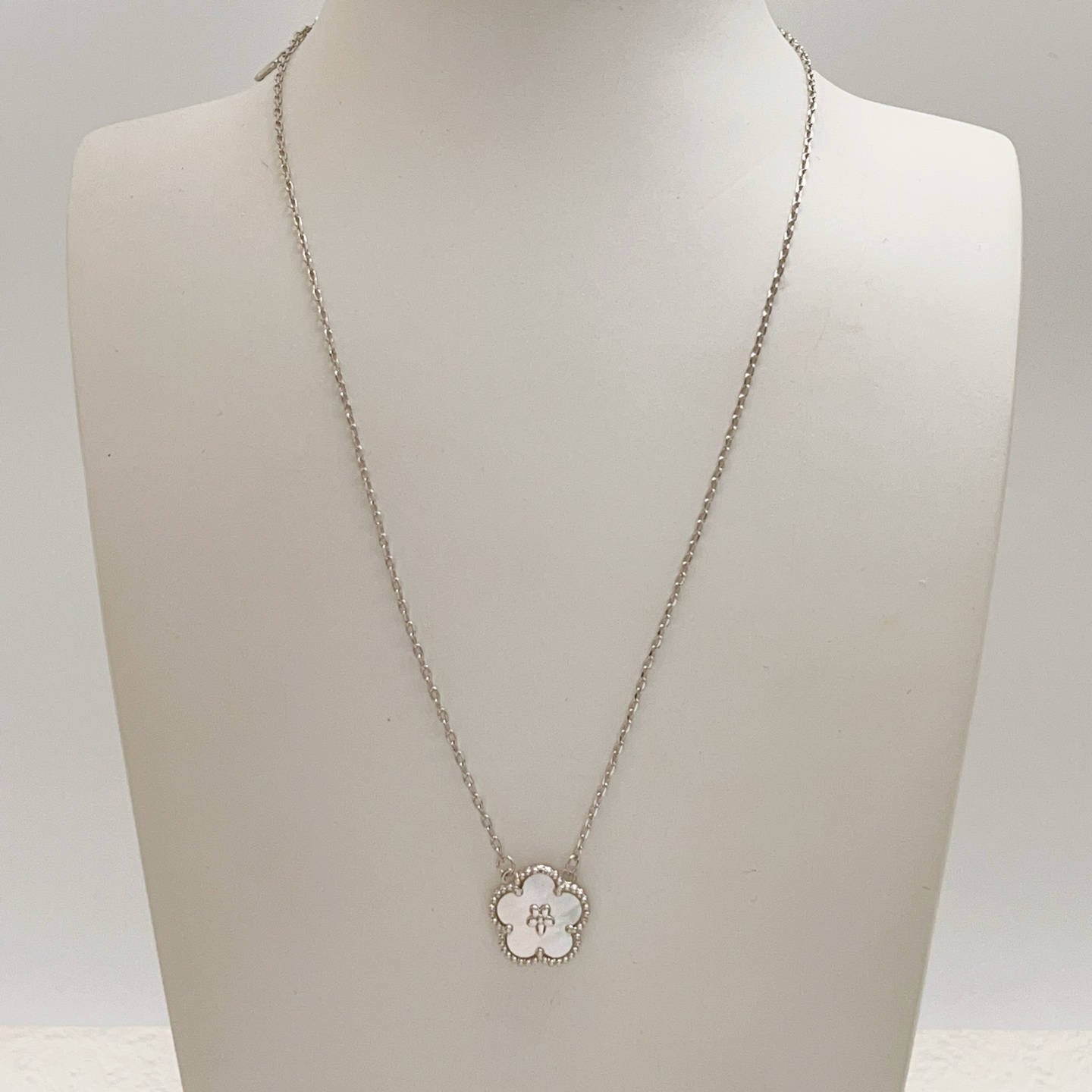 Van Cleef Arpels Alhambra necklace silver white gold white mother of pearl 42cm