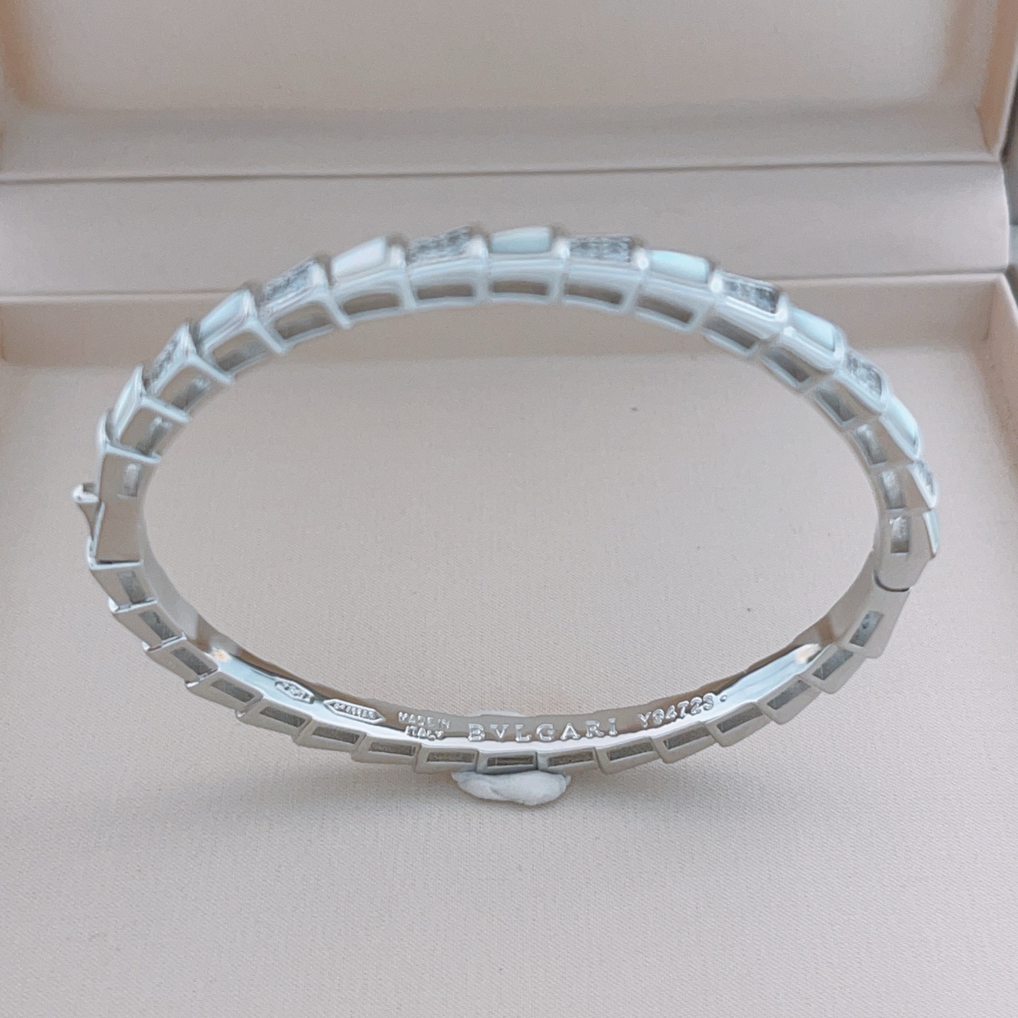 Bvlgari Serpenti Viper bracelet 18k white gold white mother-of-pearl clear diamond 17