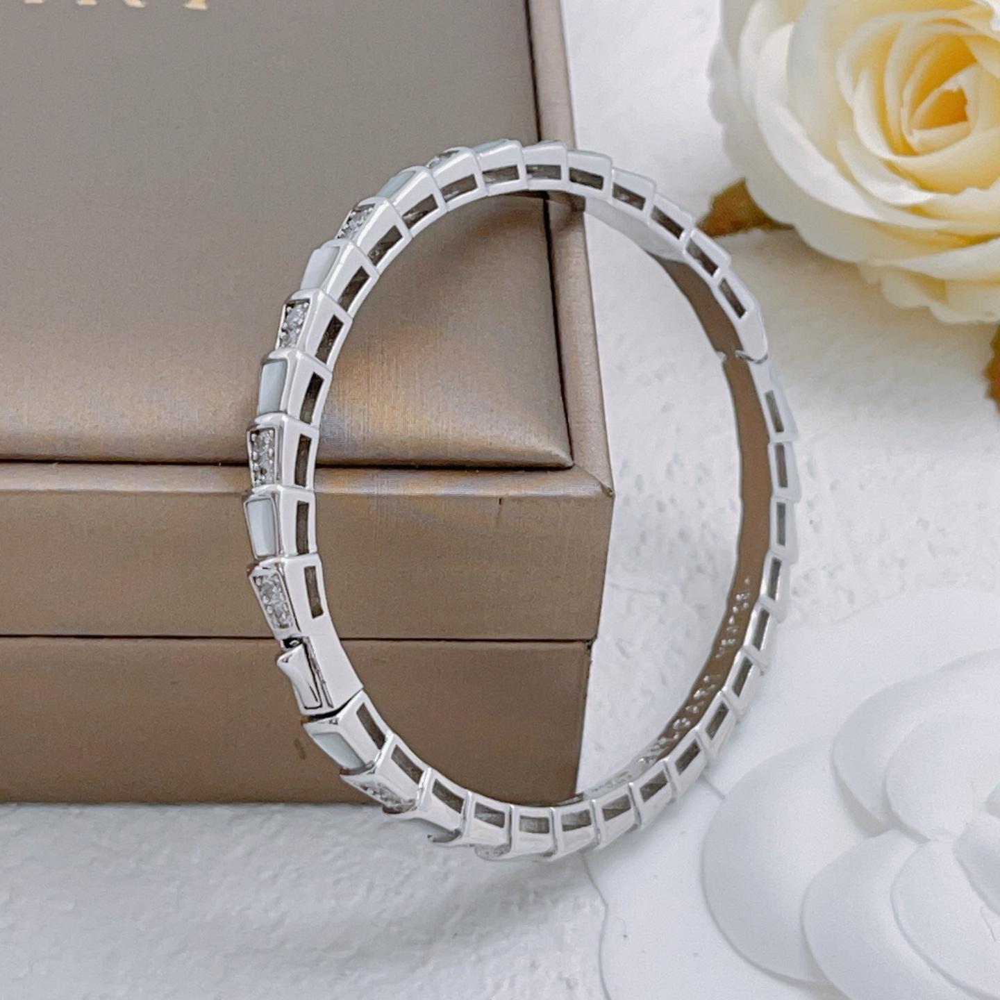 Bvlgari Serpenti Viper bracelet 18k white gold white mother-of-pearl clear diamond 17