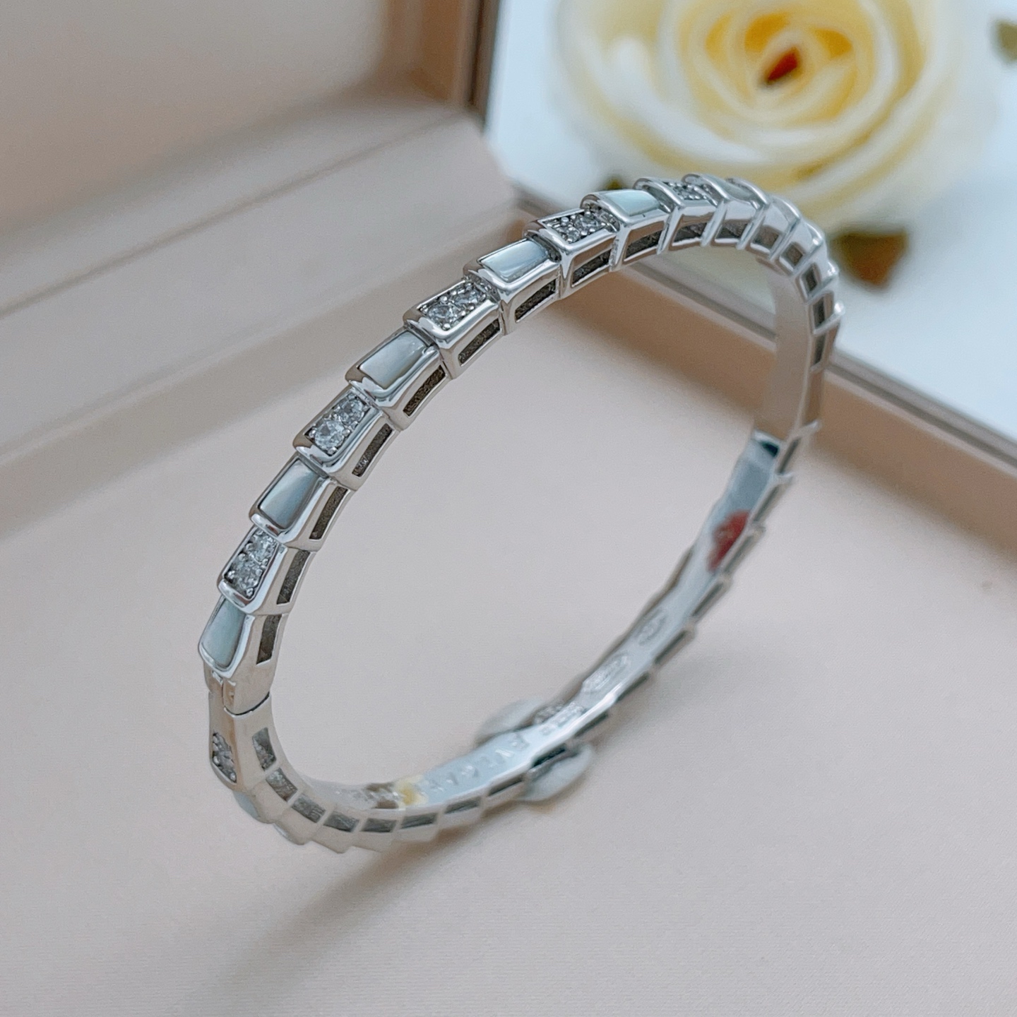 Bvlgari Serpenti Viper bracelet 18k white gold white mother-of-pearl clear diamond 17