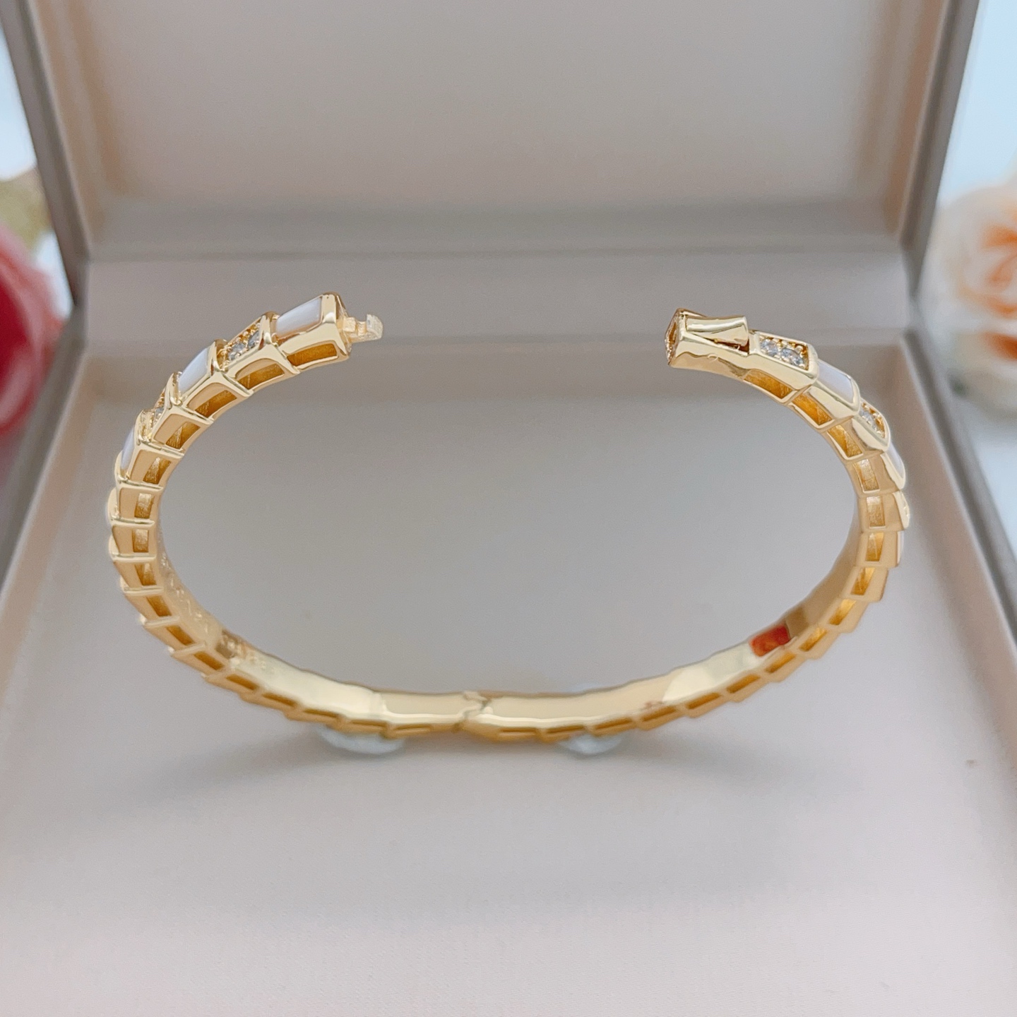 Bvlgari Serpenti Viper bracelet Yellow gold white mother-of-pearl clear diamonds 17