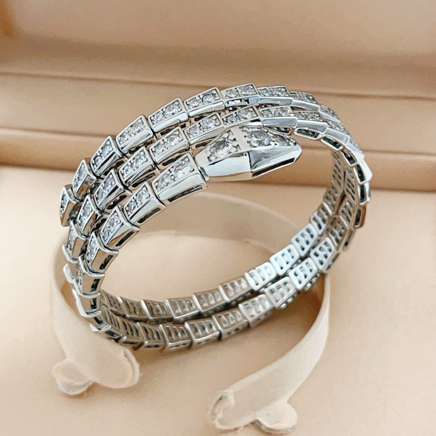 Bvlgari Serpenti Viper bracelet silver-toned metal with clear pave diamonds 17cm