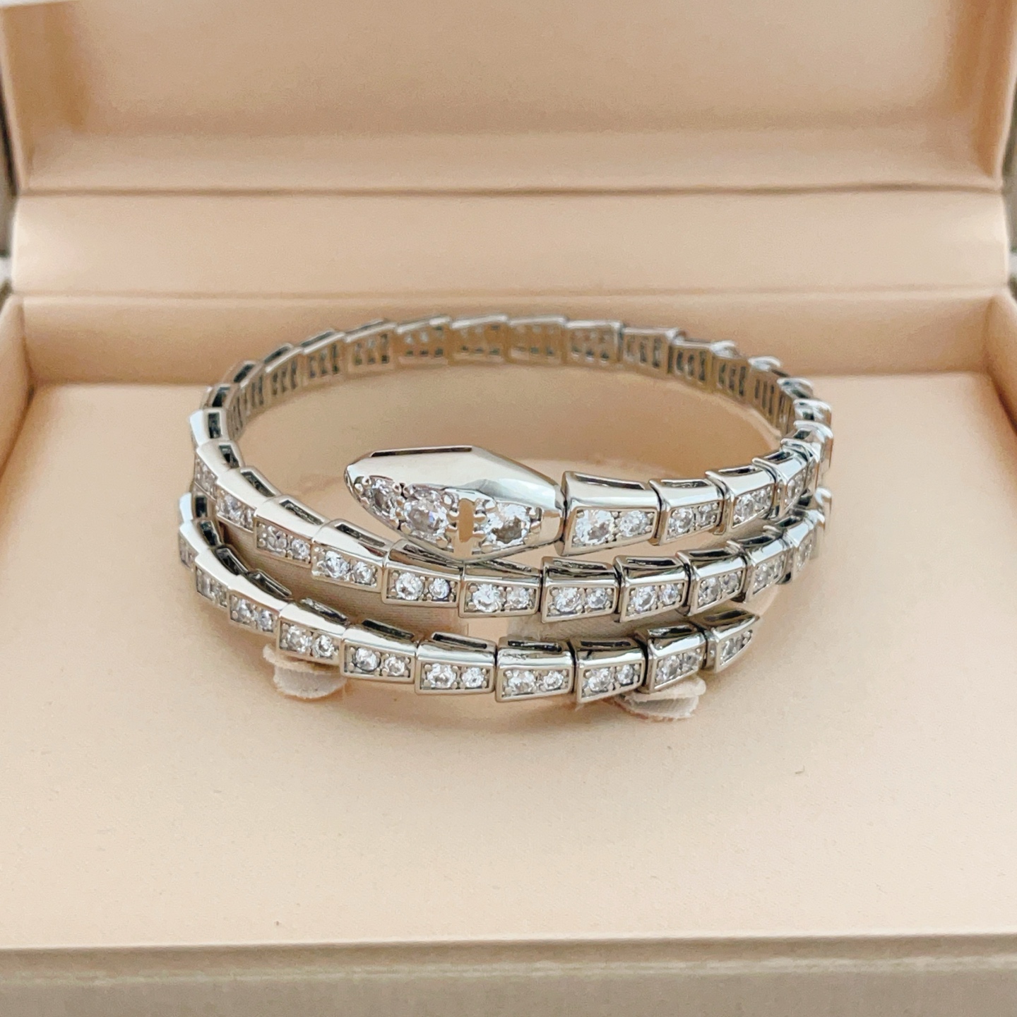 Bvlgari Serpenti Viper bracelet silver-toned metal with clear pave diamonds 17cm