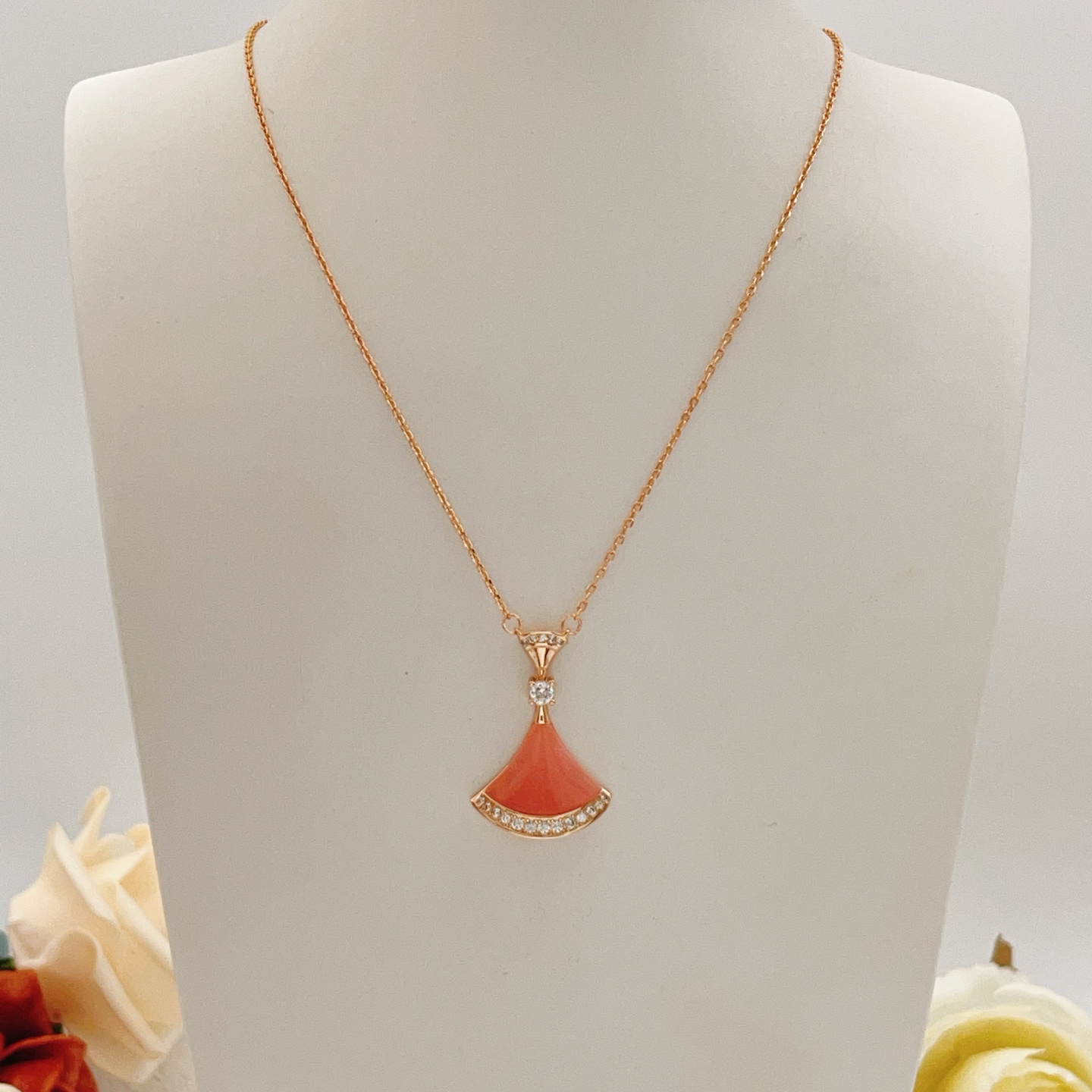 Bvlgari Divas Dream necklace Rose gold coral pink stone clear diamond accents 41-43cm adjustable