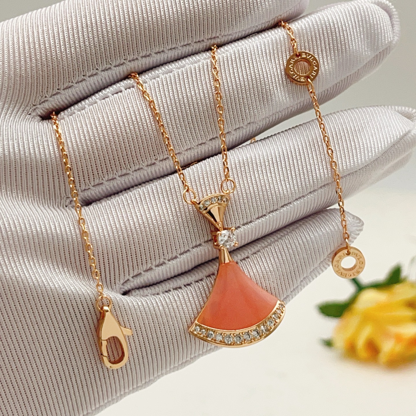 Bvlgari Divas Dream necklace Rose gold coral pink stone clear diamond accents 41-43cm adjustable