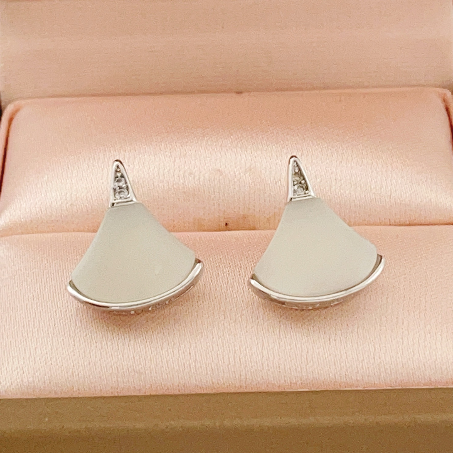 Bvlgari Divas Dream earrings silver-toned metal with white mother-of-pearl and clear diamond accents 1 2cm stud length