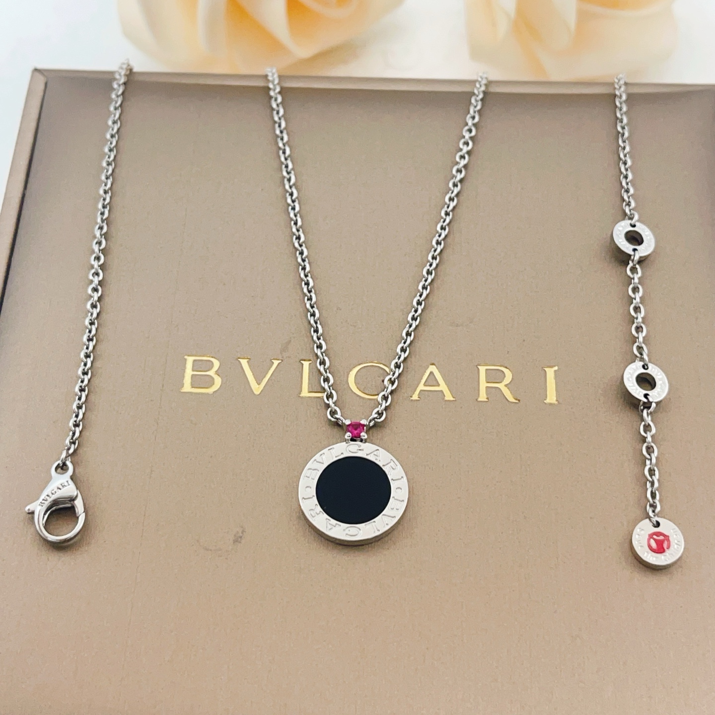 Bvlgari Bvlgari Bvlgari necklace silver-toned metal with black onyx inlay ruby accent and diamond-set pendant bezel 45cm