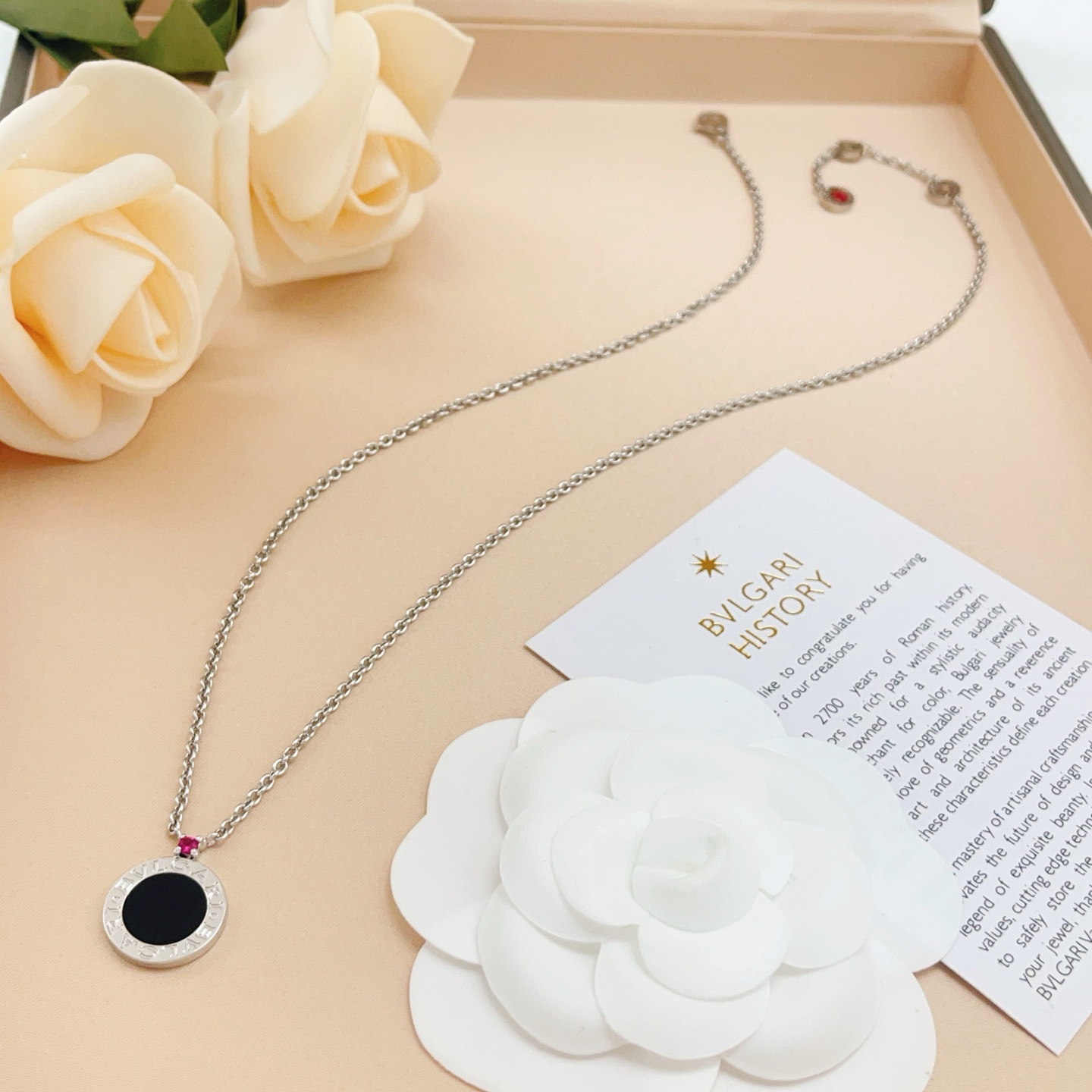 Bvlgari Bvlgari Bvlgari necklace silver-toned metal with black onyx inlay ruby accent and diamond-set pendant bezel 45cm